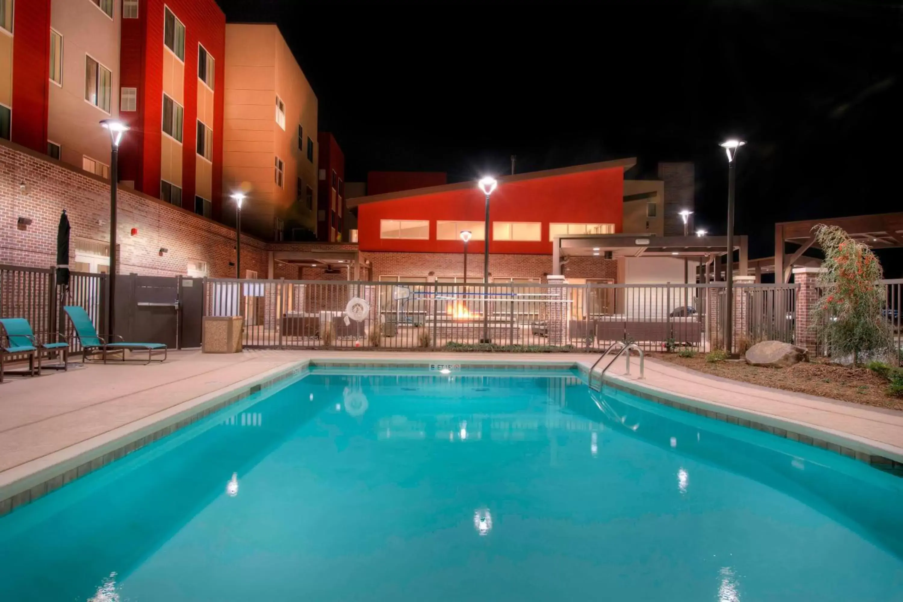 Swimming Pool in Residence Inn by Marriott Charlotte Airport