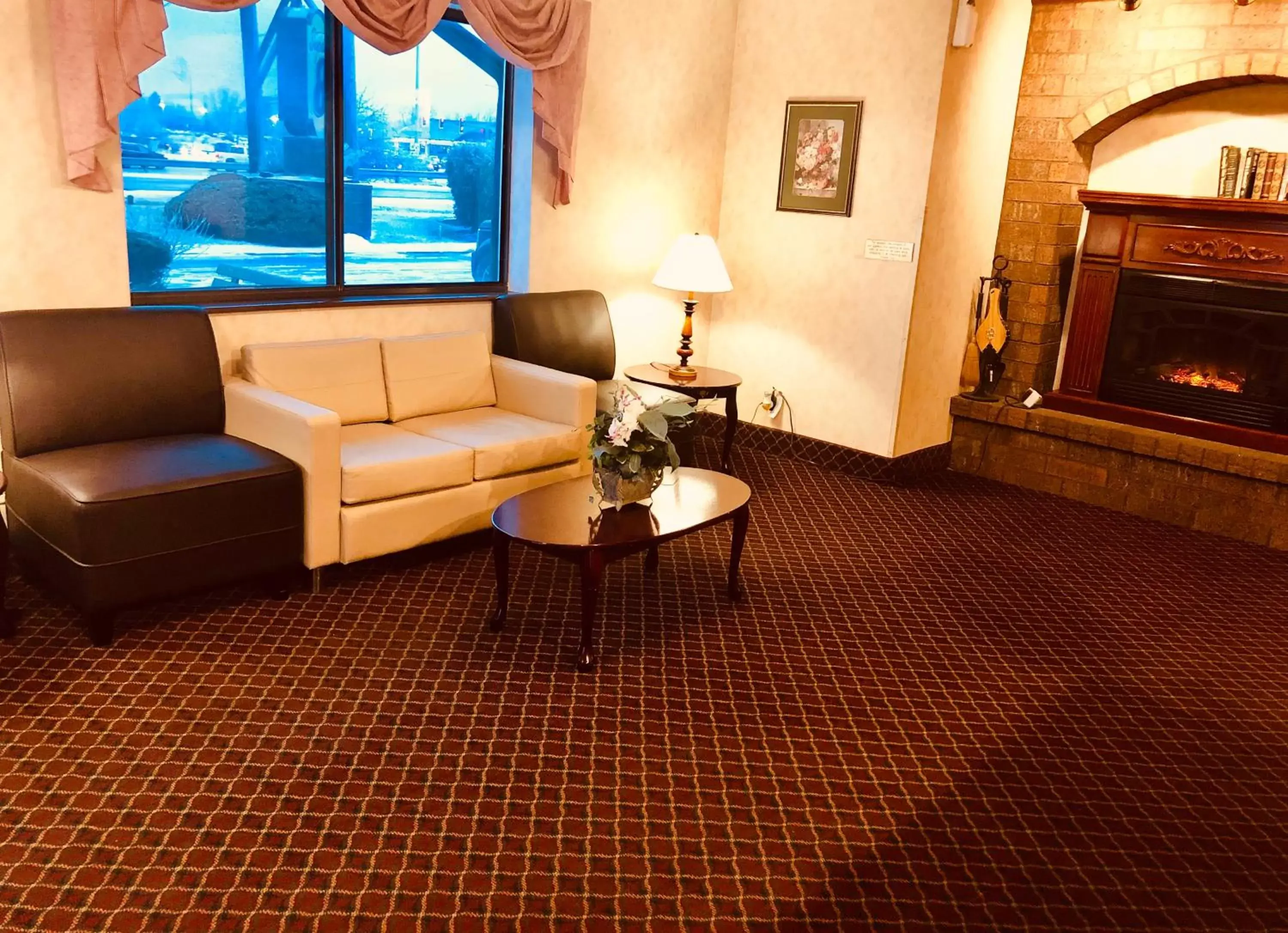 Other, Seating Area in Super 8 by Wyndham Woodstock