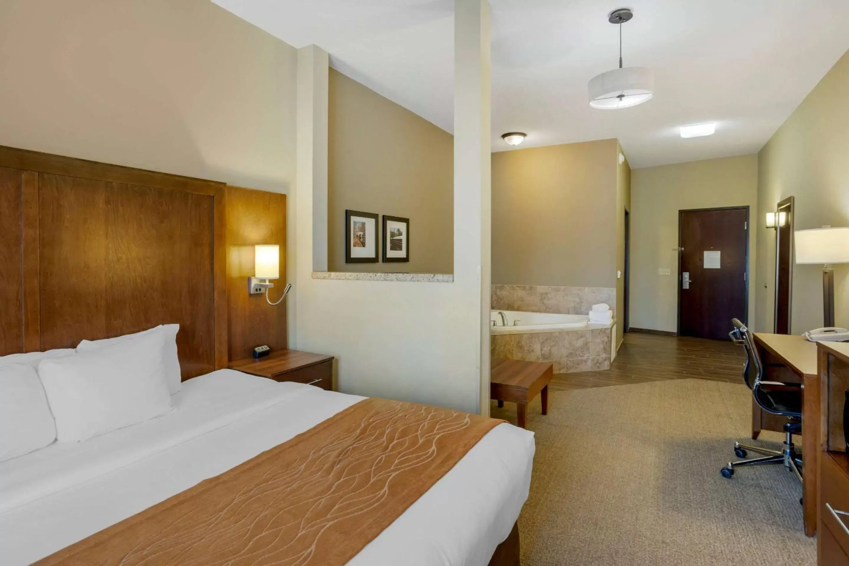 Bedroom, Bed in Comfort Inn & Suites Sayre