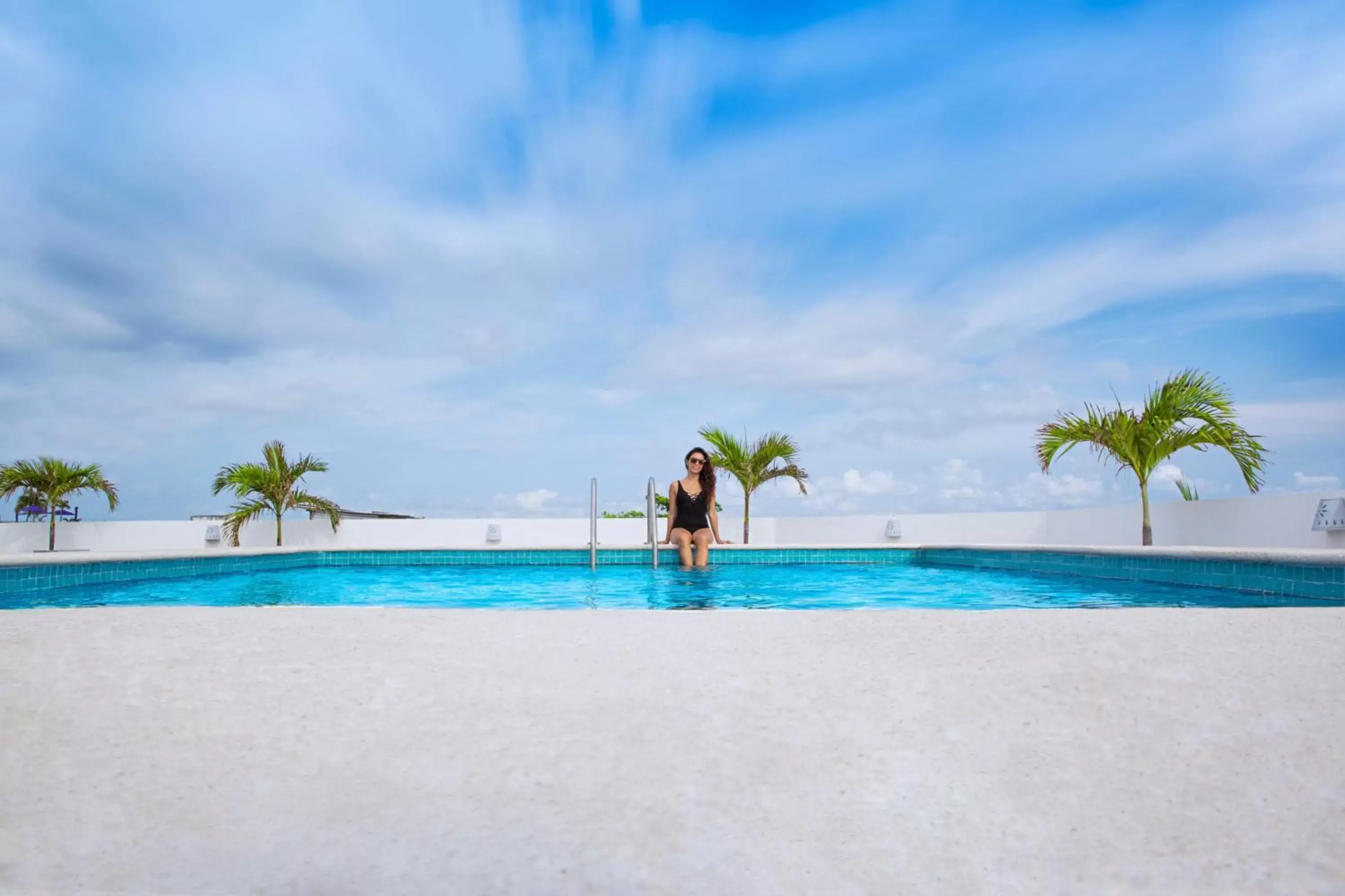 Guests, Swimming Pool in Hotel Los Itzaes by 5th av