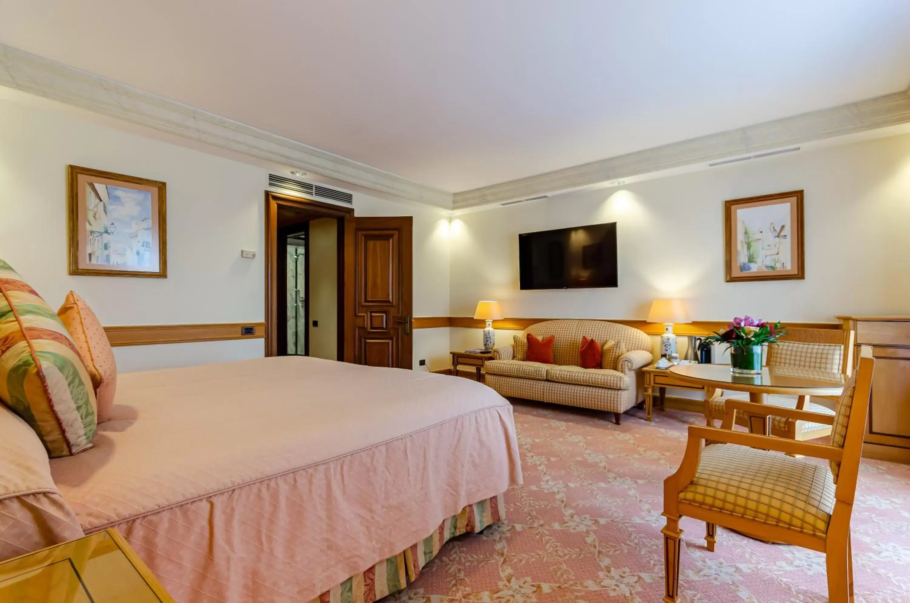 Bedroom in Olissippo Lapa Palace – The Leading Hotels of the World