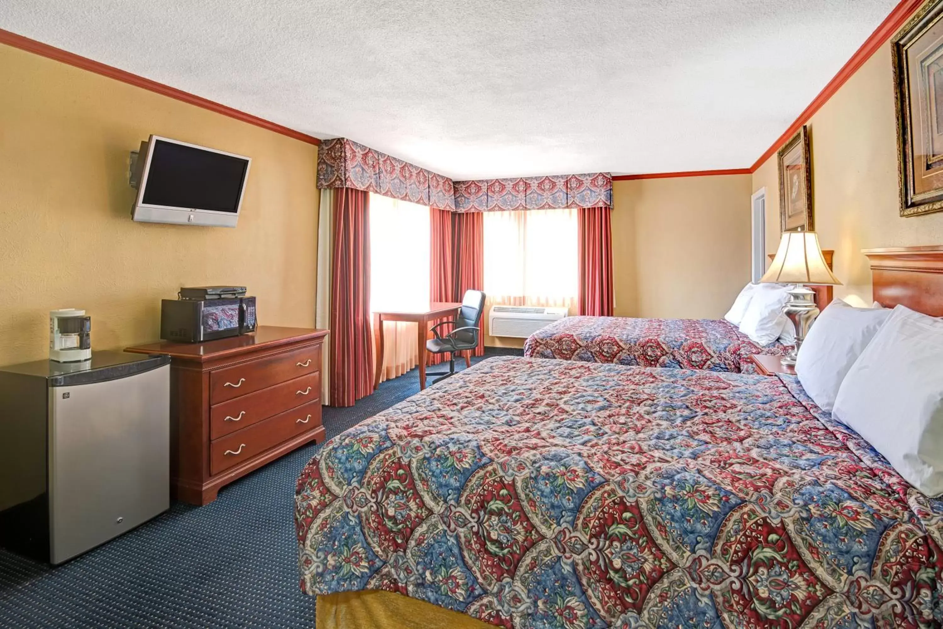 Photo of the whole room, Bed in Days Inn by Wyndham Albuquerque Downtown