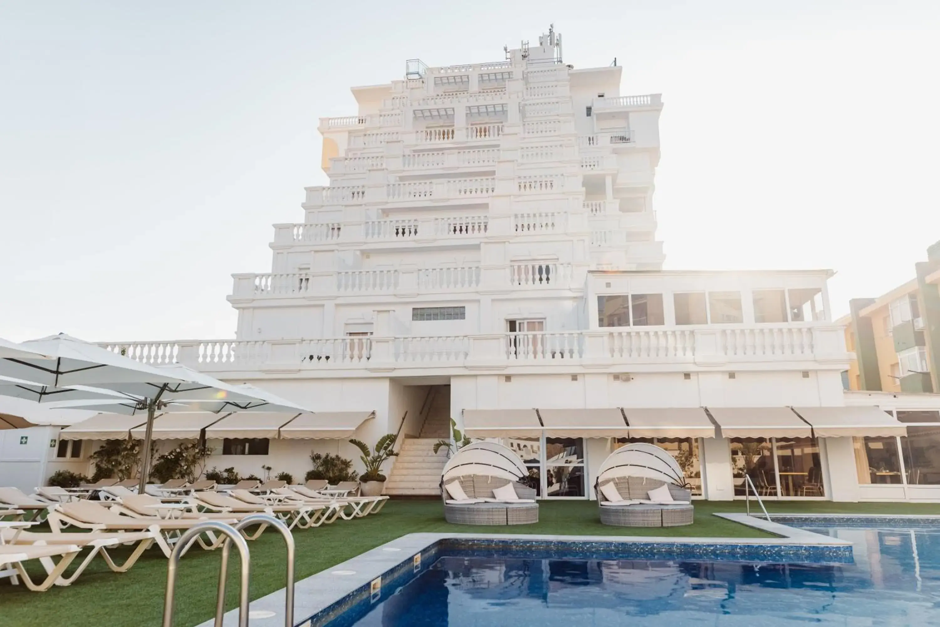 Swimming pool, Property Building in Hotel Los Delfines