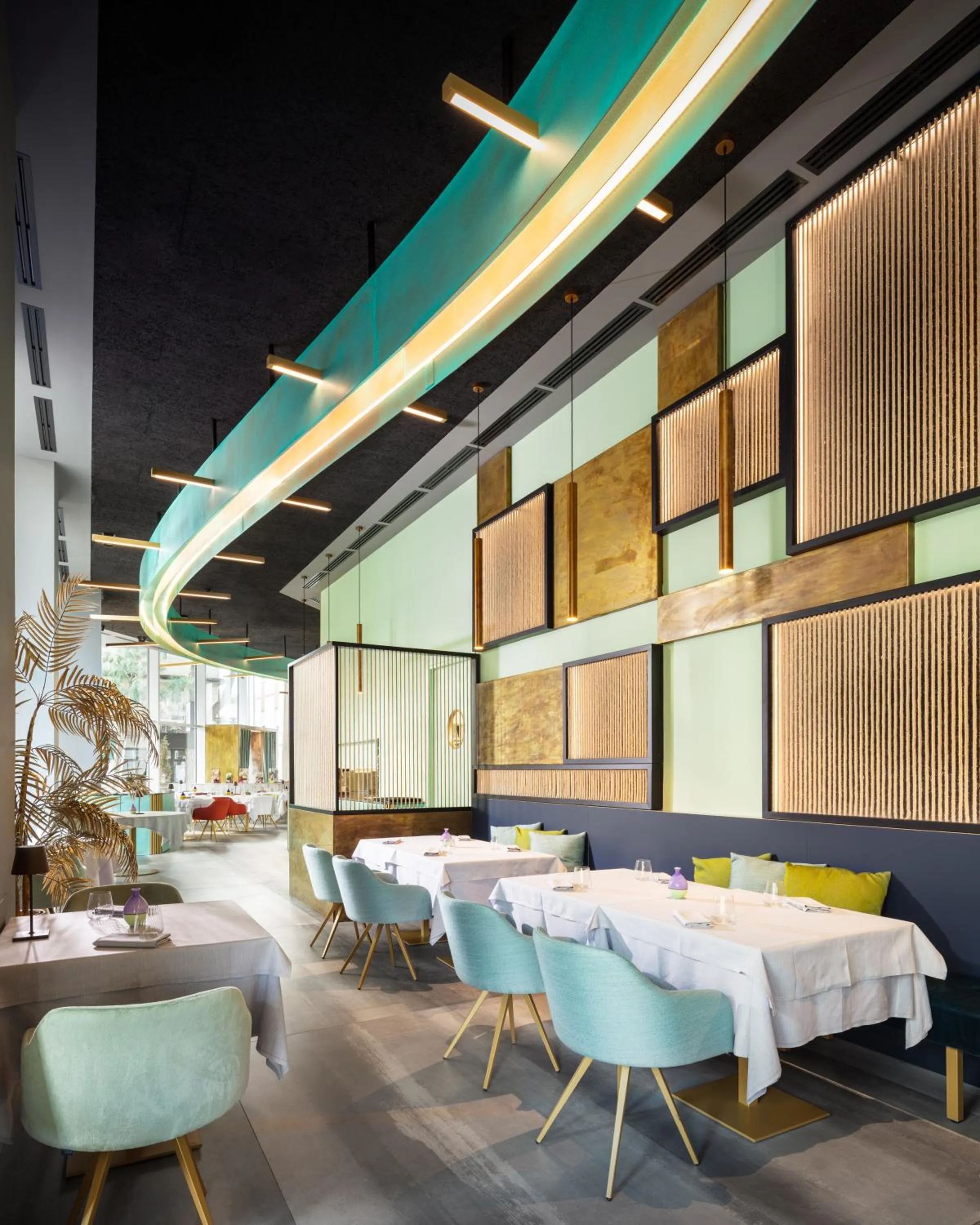 Restaurant/places to eat in J44 Lifestyle Hotel