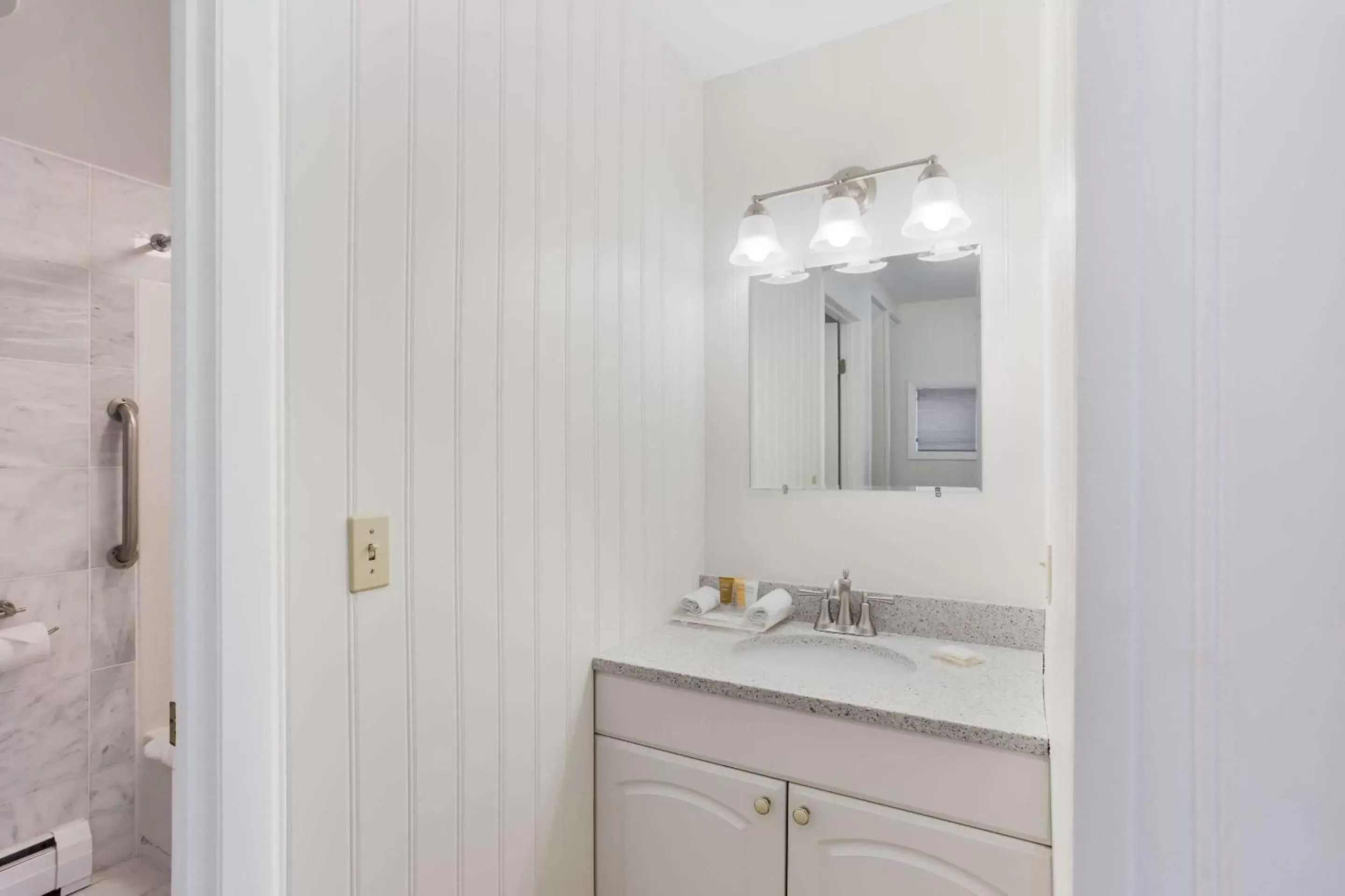 Bathroom in The Palmer House Resort, Ascend Hotel Collection