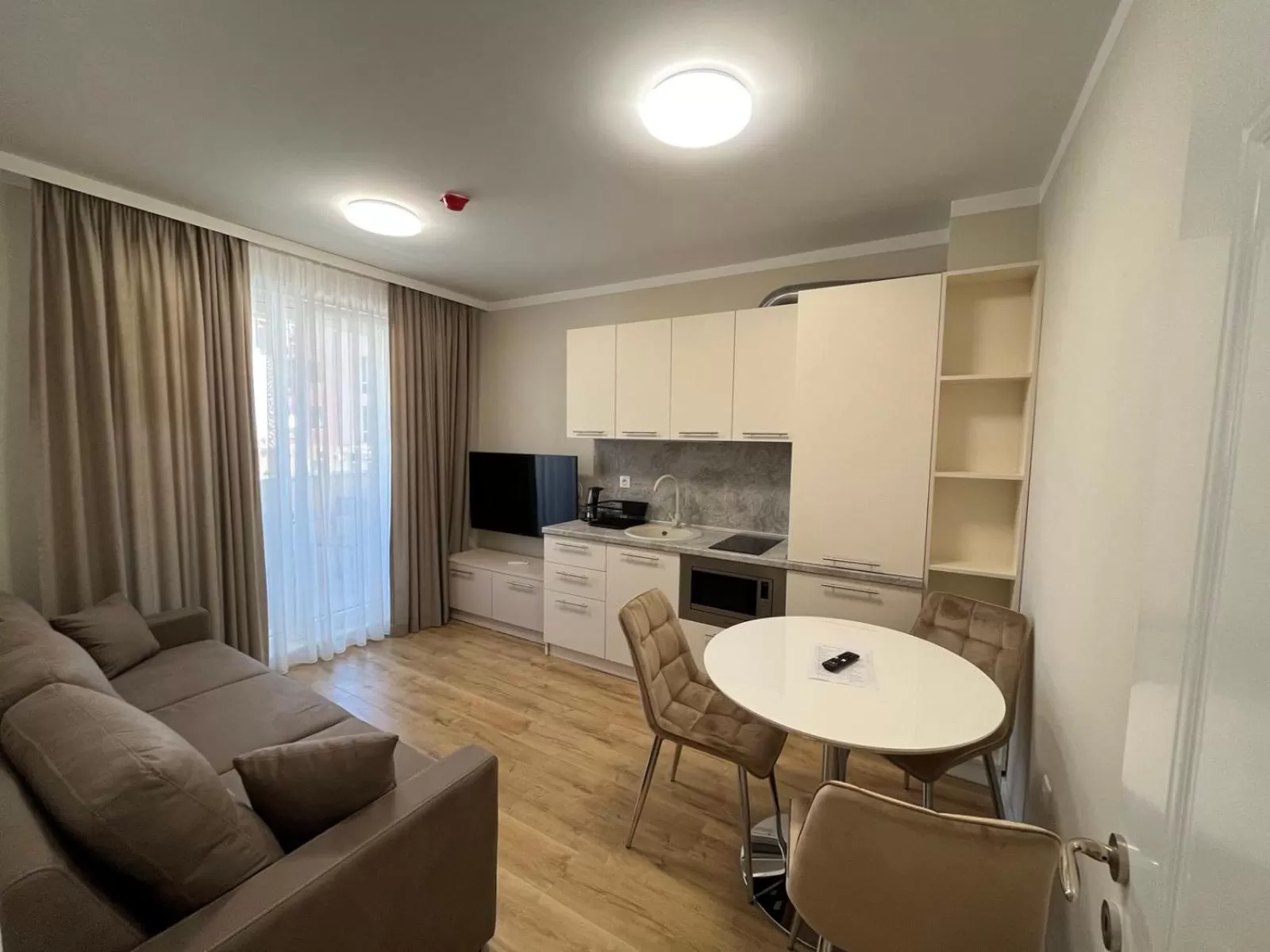 Deluxe Apartment in Bellicity Apart Complex