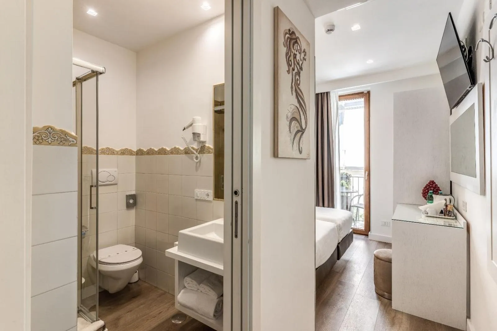 Shower in Hotel Sorrento City