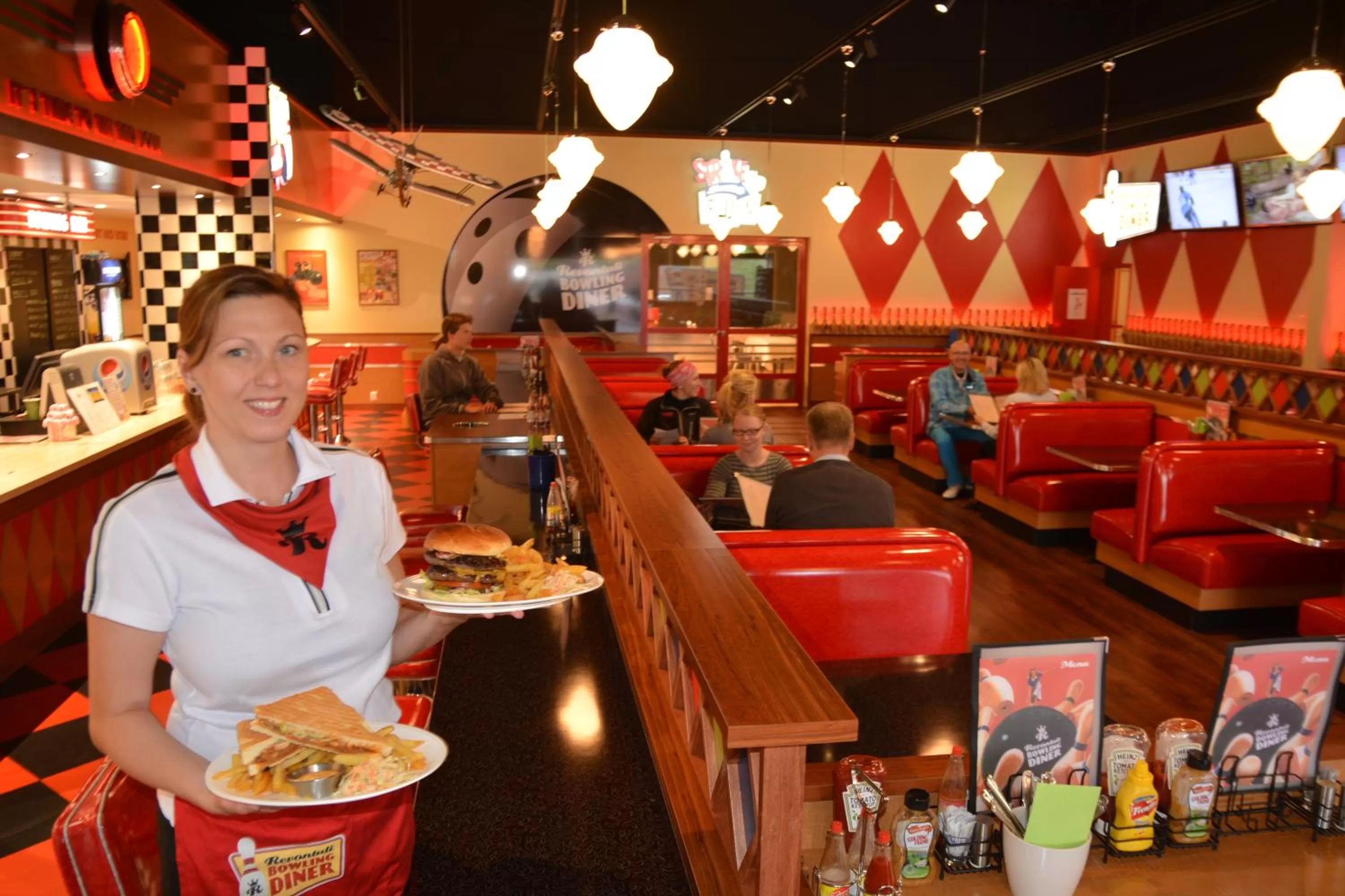 Restaurant/places to eat in Revontuli Resort Rooms