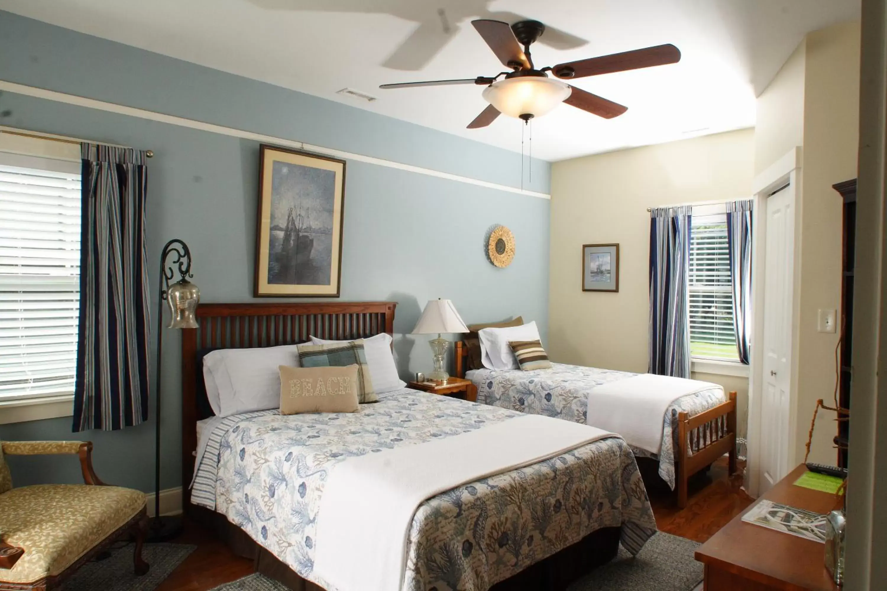 Photo of the whole room, Bed in Seven Oaks Inn Bed and Breakfast
