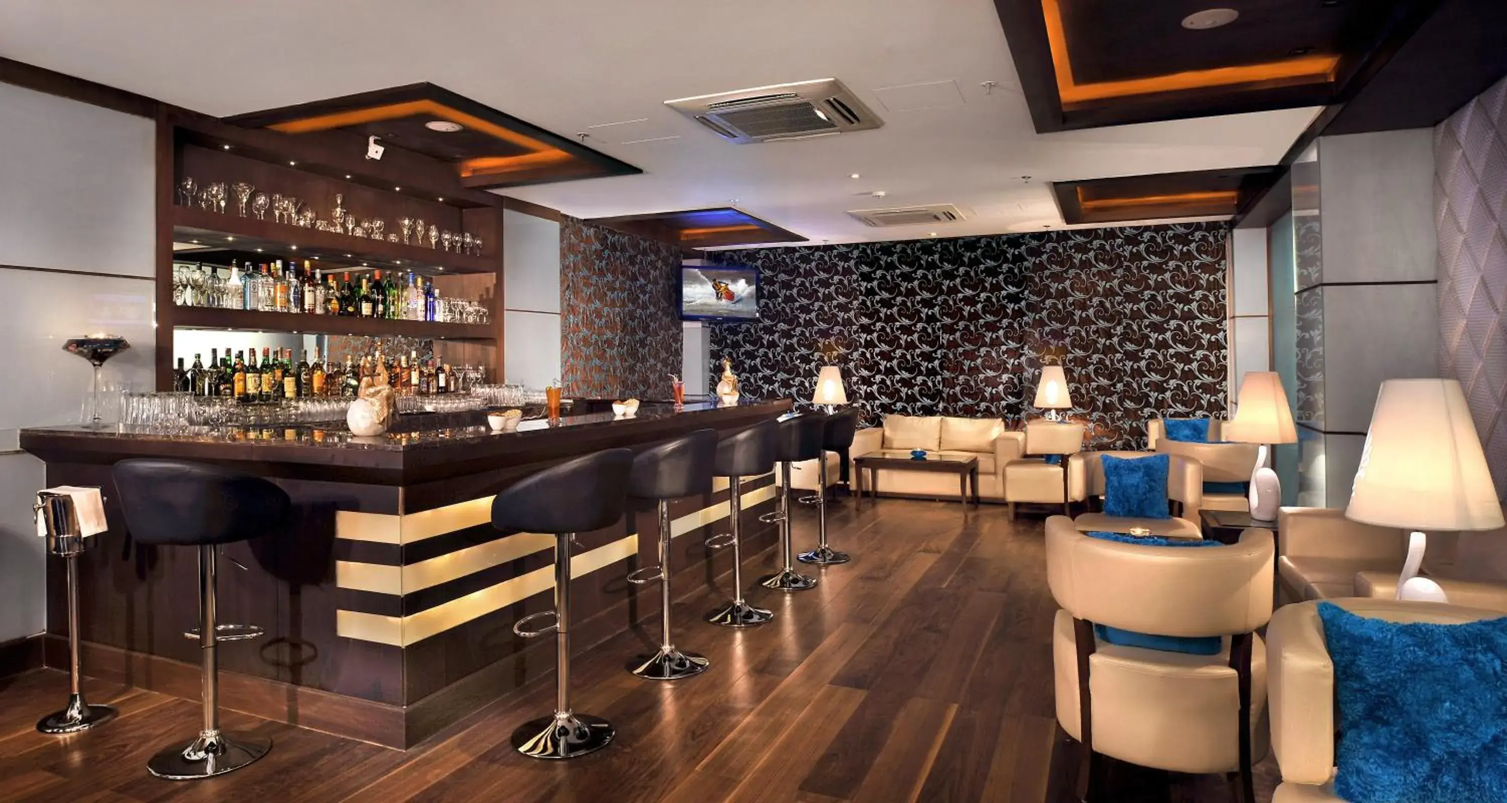 Lounge or bar, Lounge/Bar in Country Inn & Suites by Radisson, Gurugram Sector 12