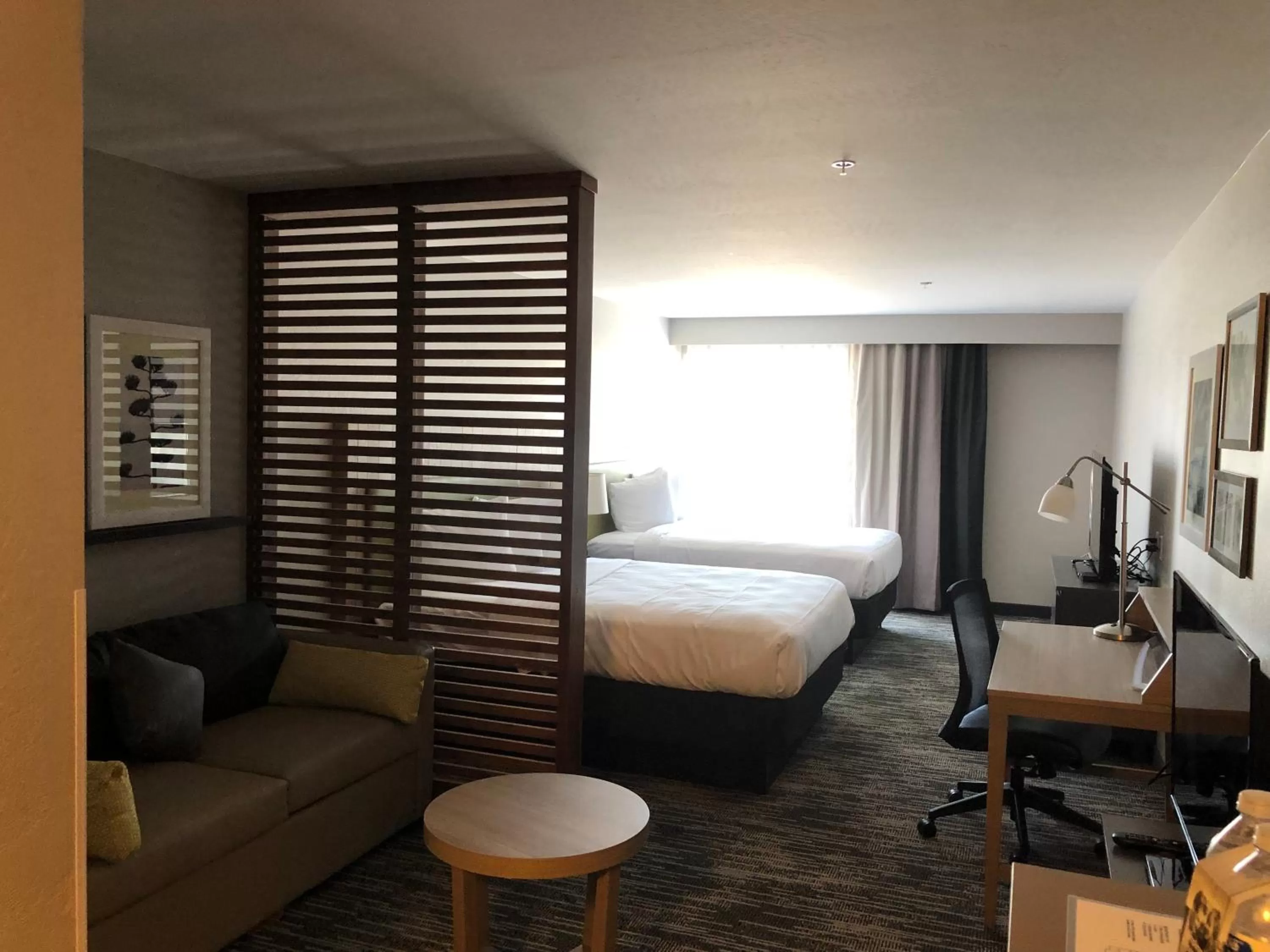 Bed in Country Inn & Suites by Radisson, Flagstaff Downtown, AZ