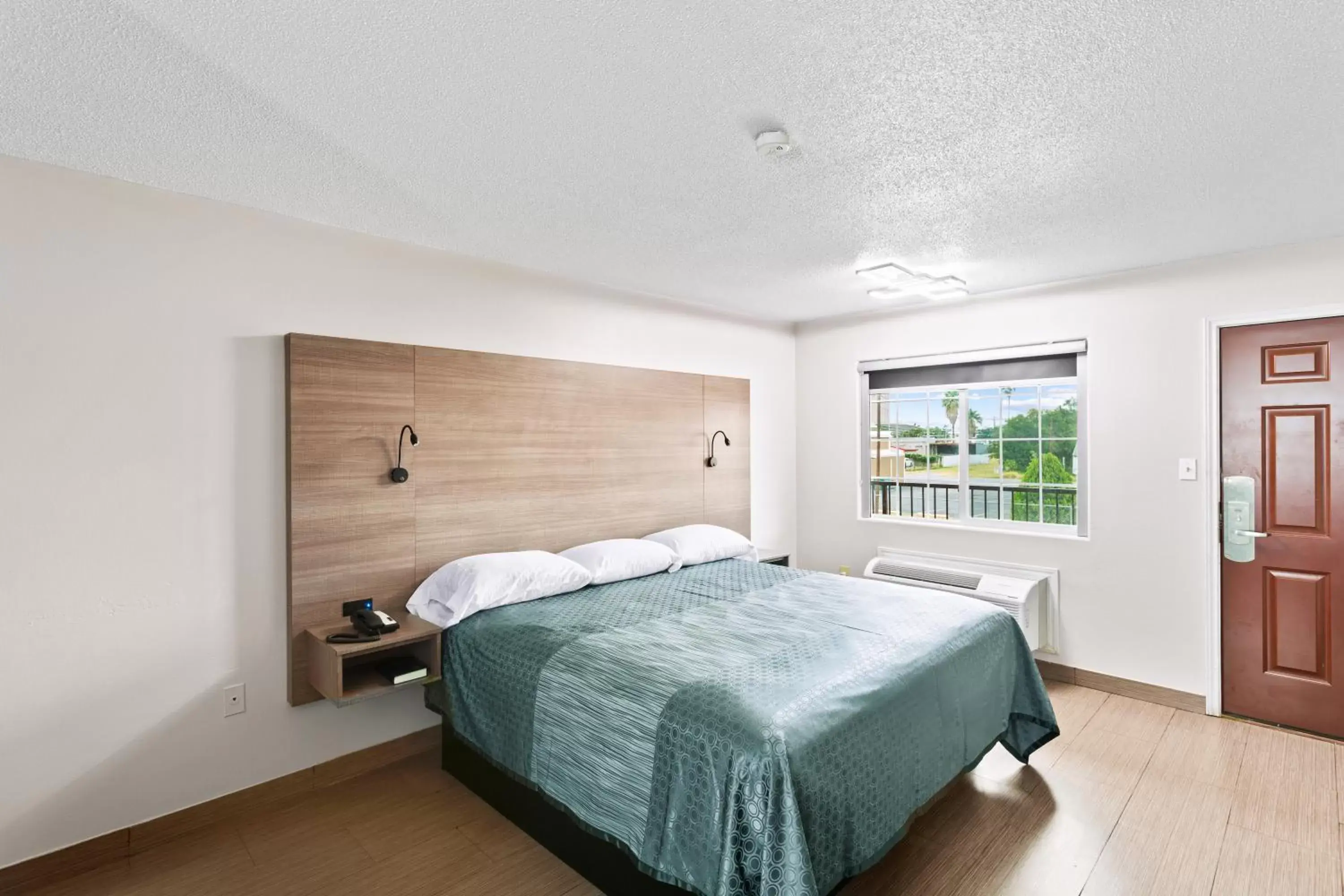 Bedroom, Bed in Siesta Inn McAllen