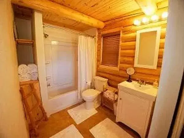 Bathroom in Trail City Bed & Breakfast