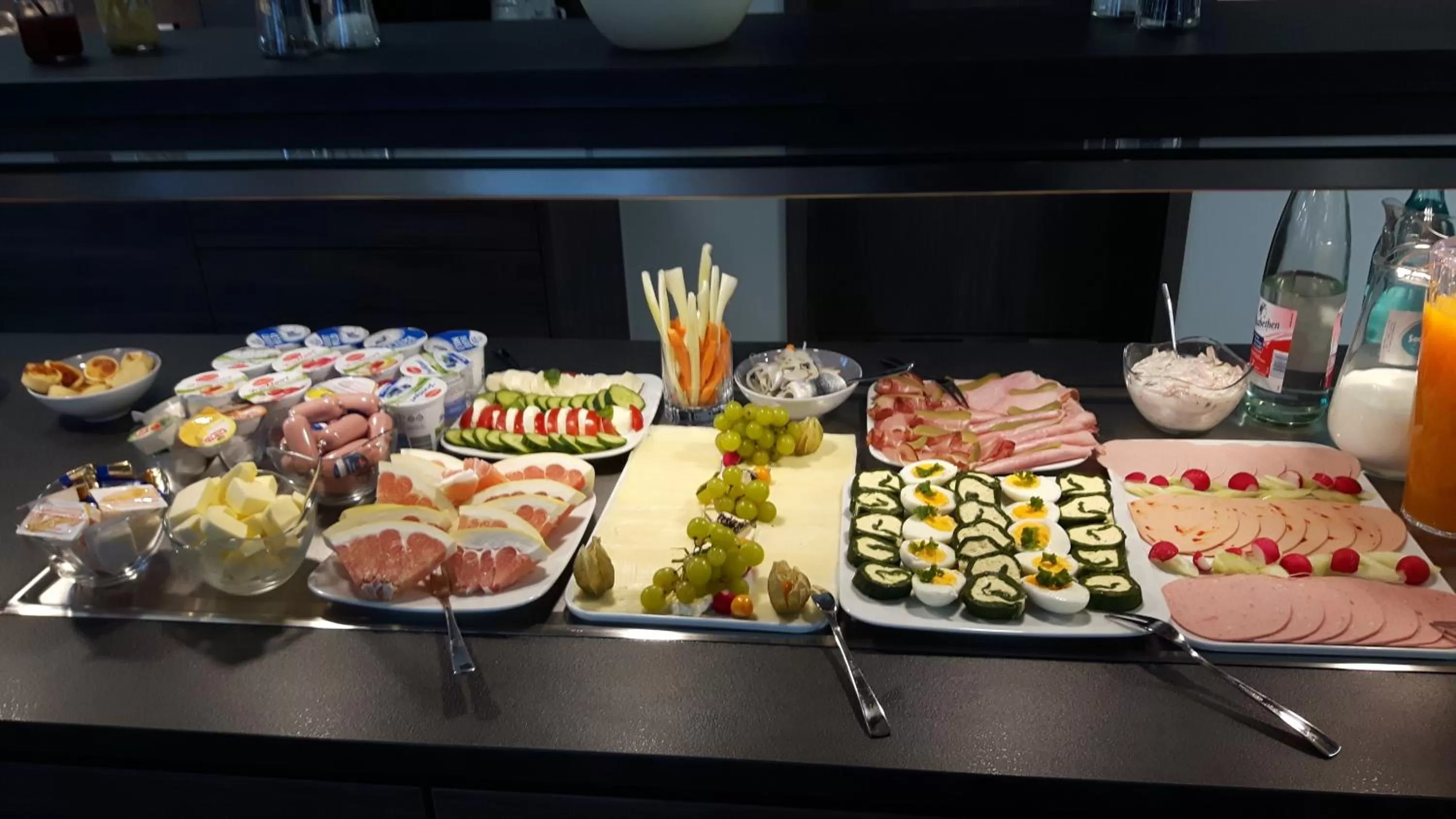 Buffet breakfast in Hotel Schlafplatz