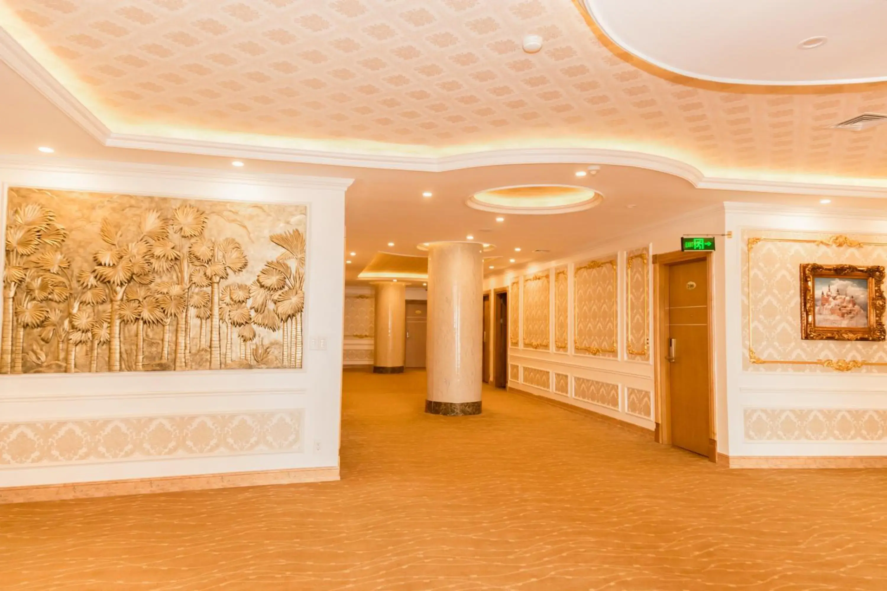 Lobby/Reception in Palm Hotel