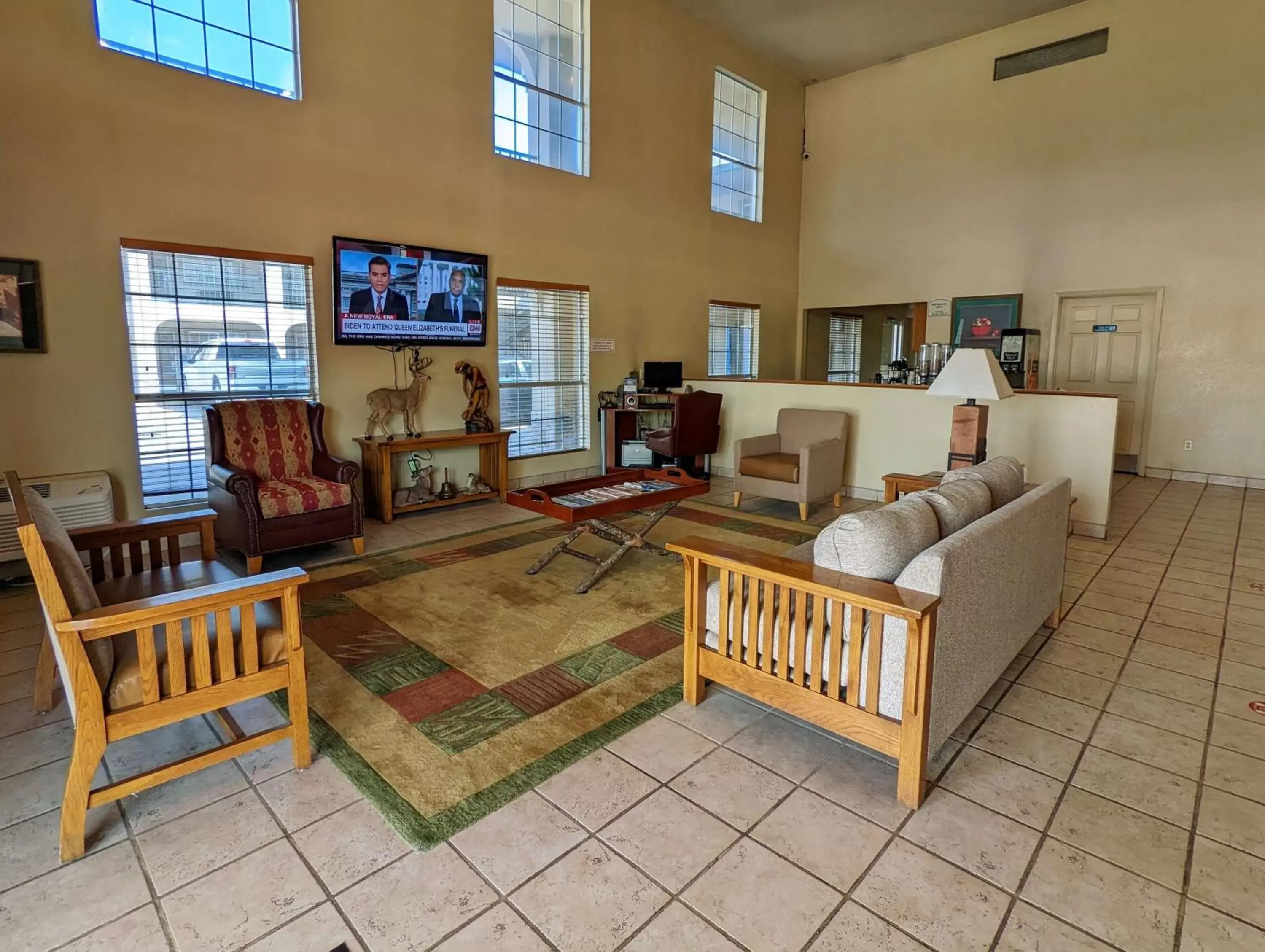 Lobby or reception, Seating Area in Best Western Executive Inn