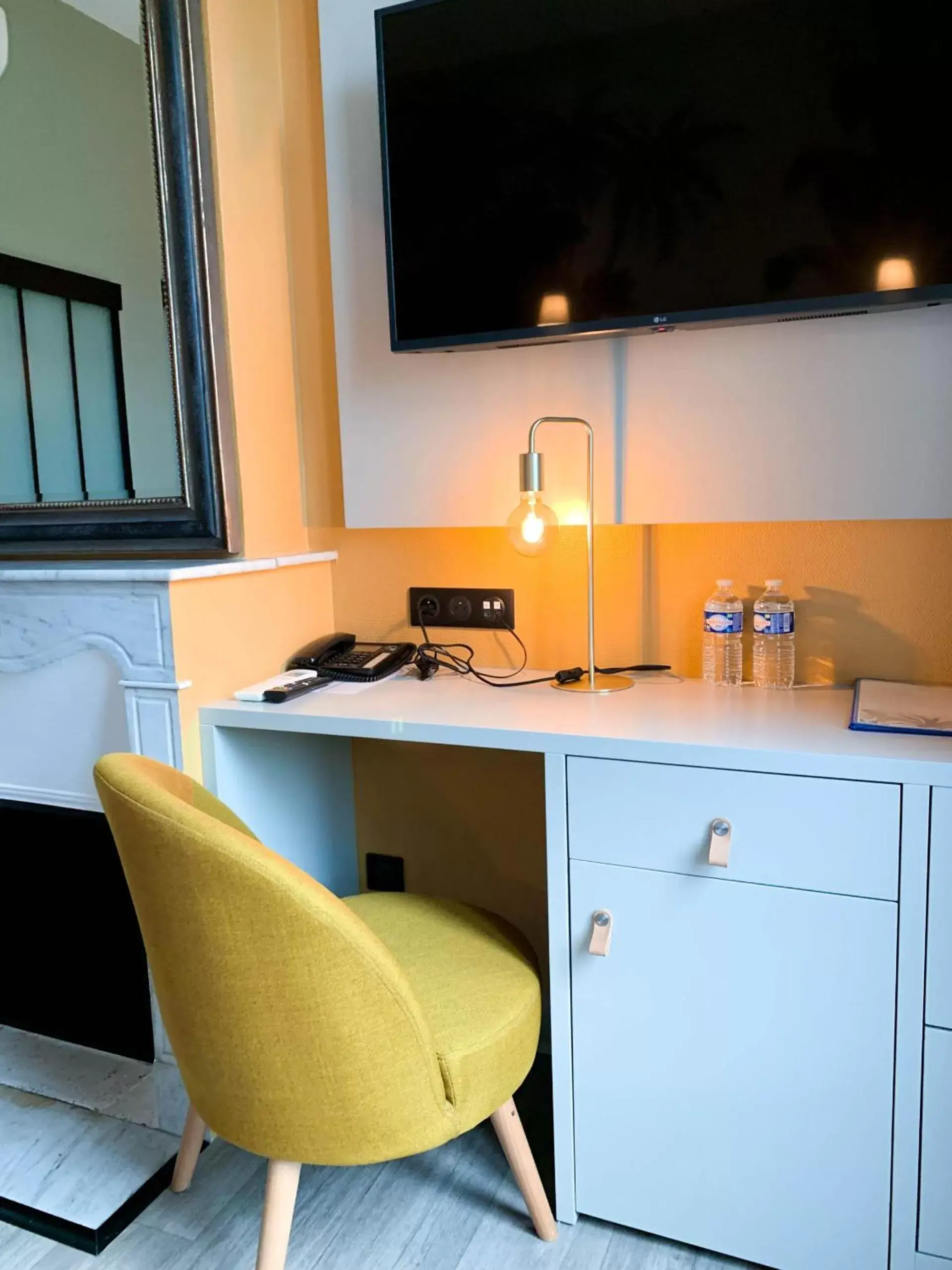 Deluxe Double Room in Villa Pruly Hotel Cannes Centre Deluxe Double Room in Villa Pruly Hotel Cannes Centre