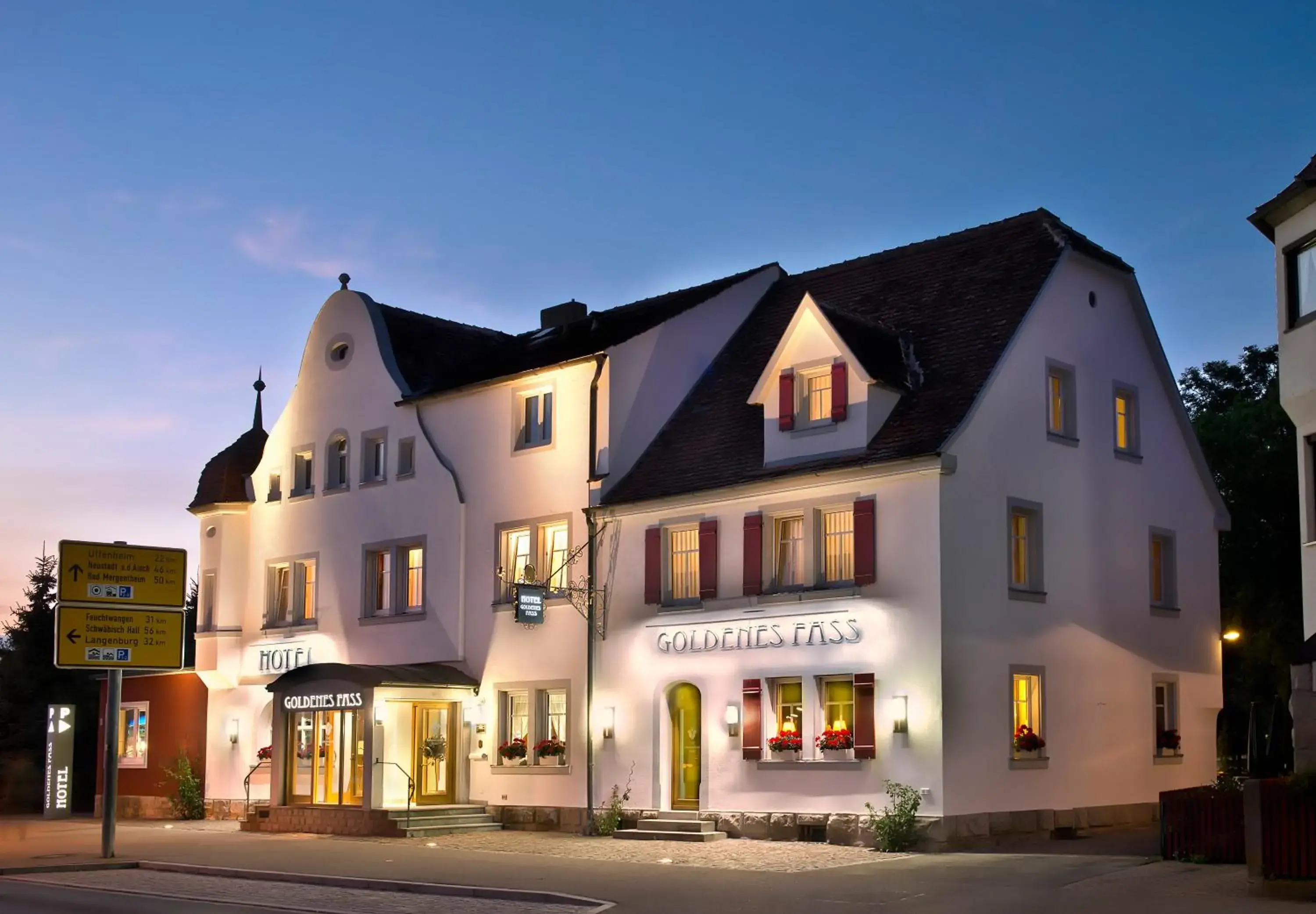 Property Building in Top Hotel Goldenes Fass