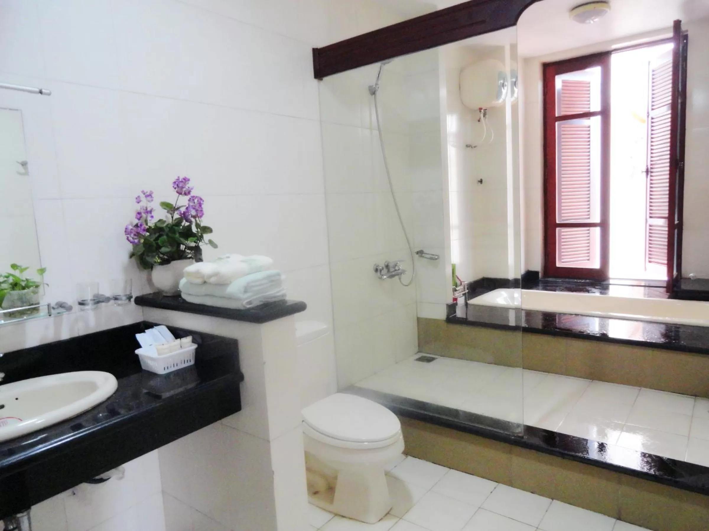 Toilet in Hạ Long Lily Homestay