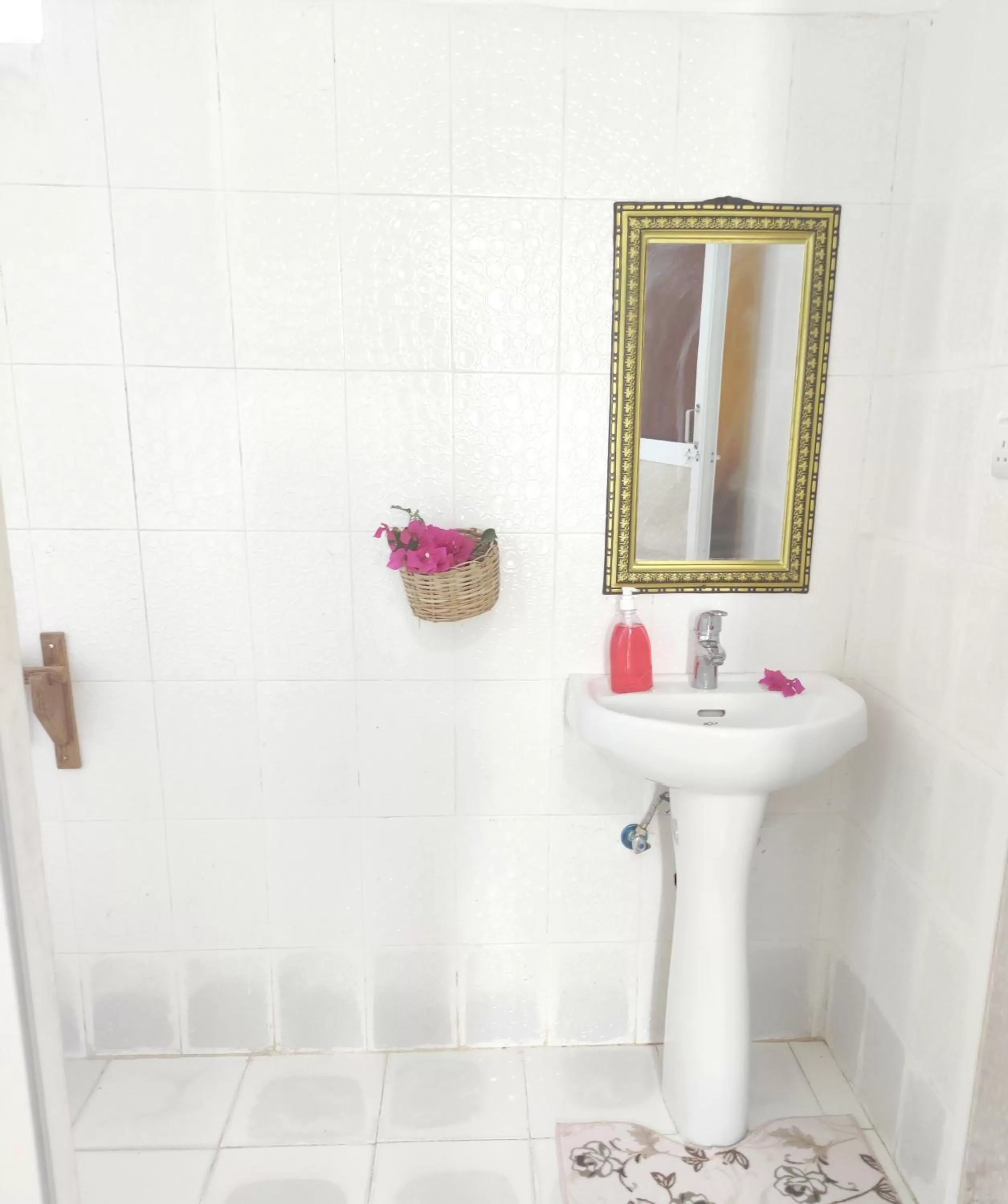 Bathroom in MaNa Nungwi