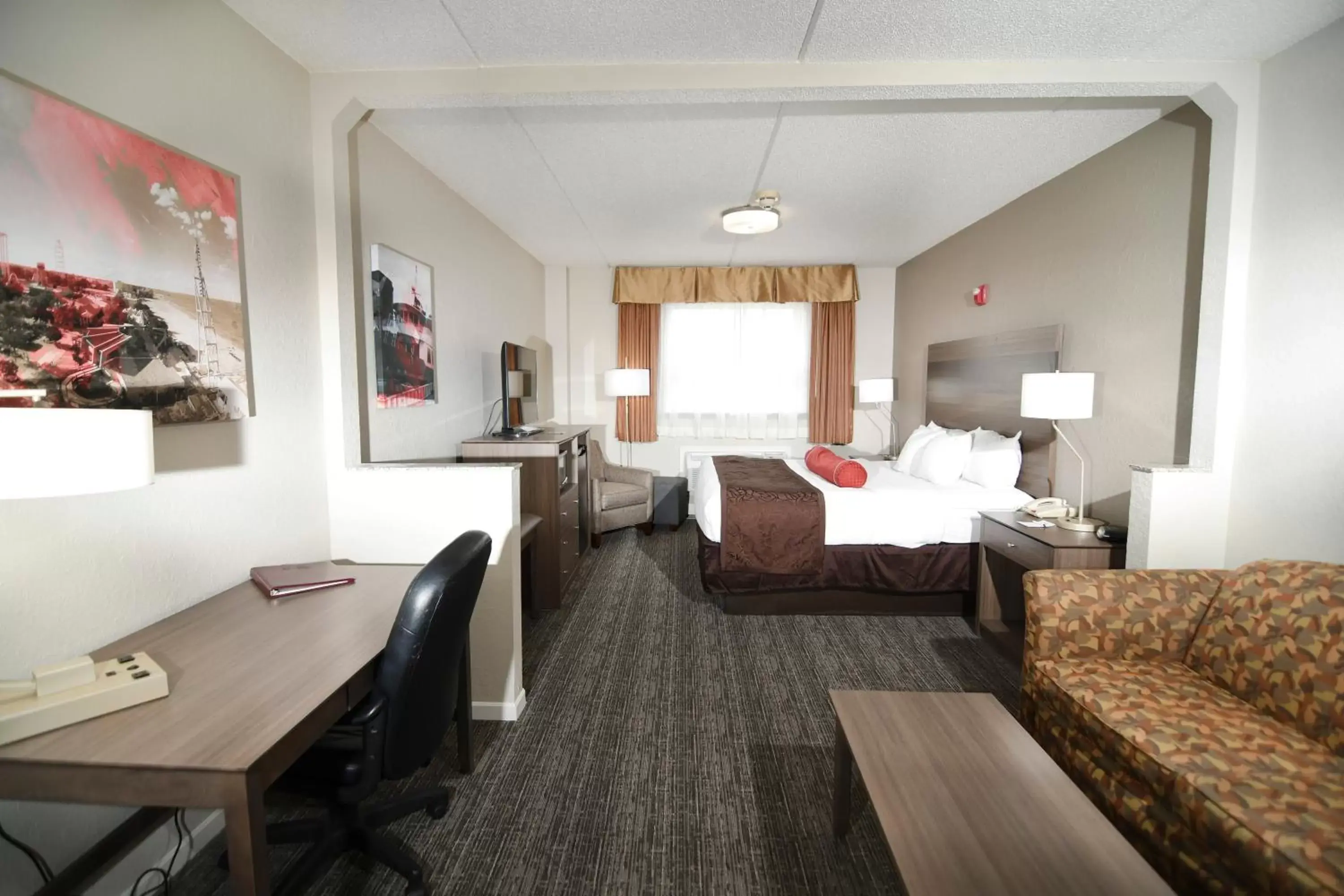 Photo of the whole room in Best Western Plus Sandusky Hotel & Suites