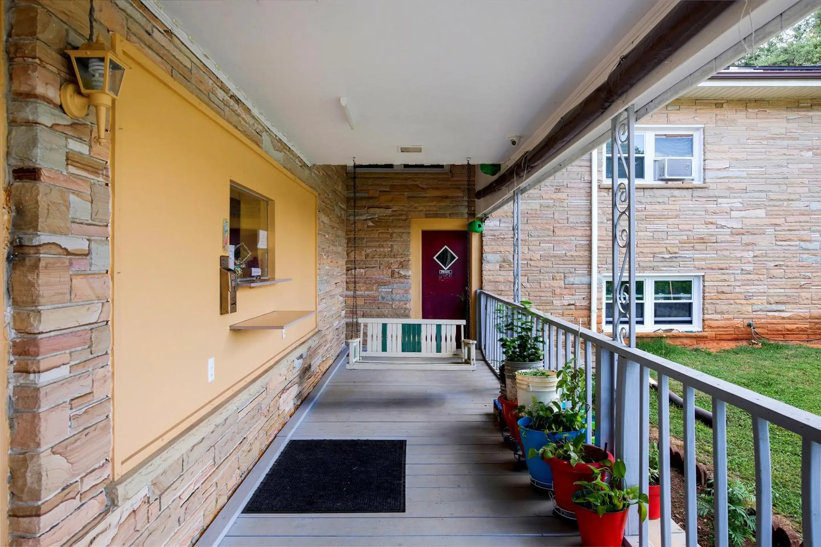 Balcony/Terrace in OYO Hotel Salem-Roanoke I-81