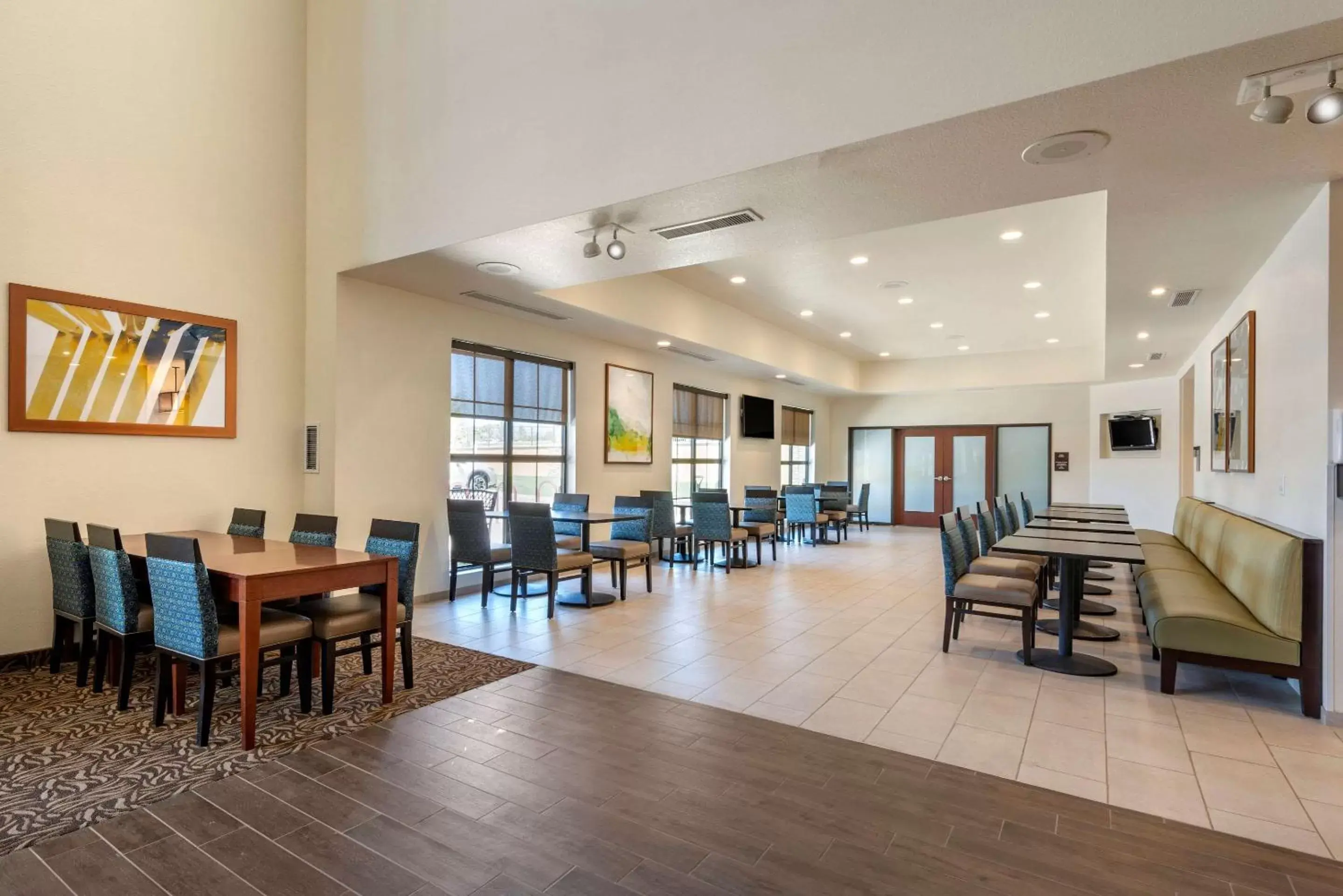 Restaurant/Places to Eat in Comfort Suites Broomfield-Boulder/Interlocken