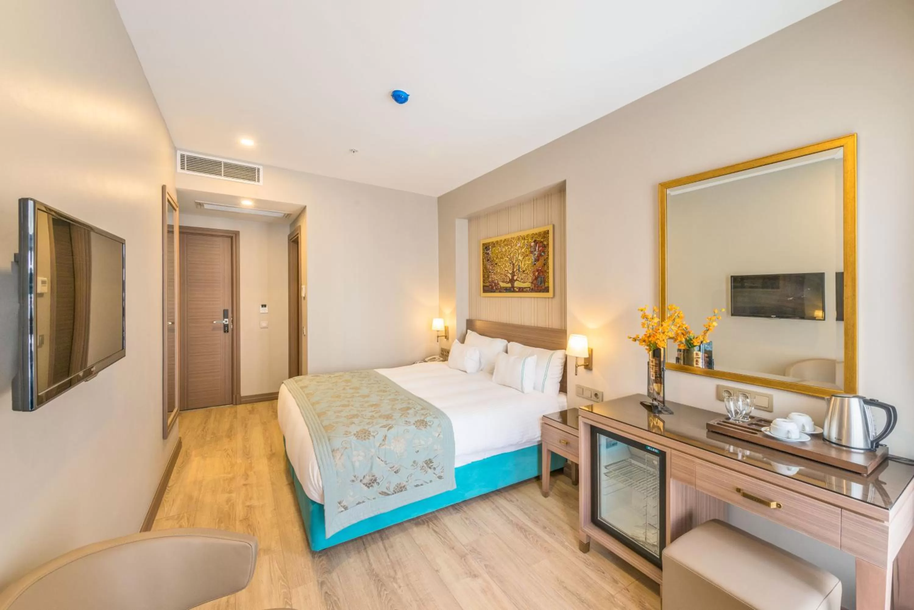 Photo of the whole room, Bed in Taximist Hotel