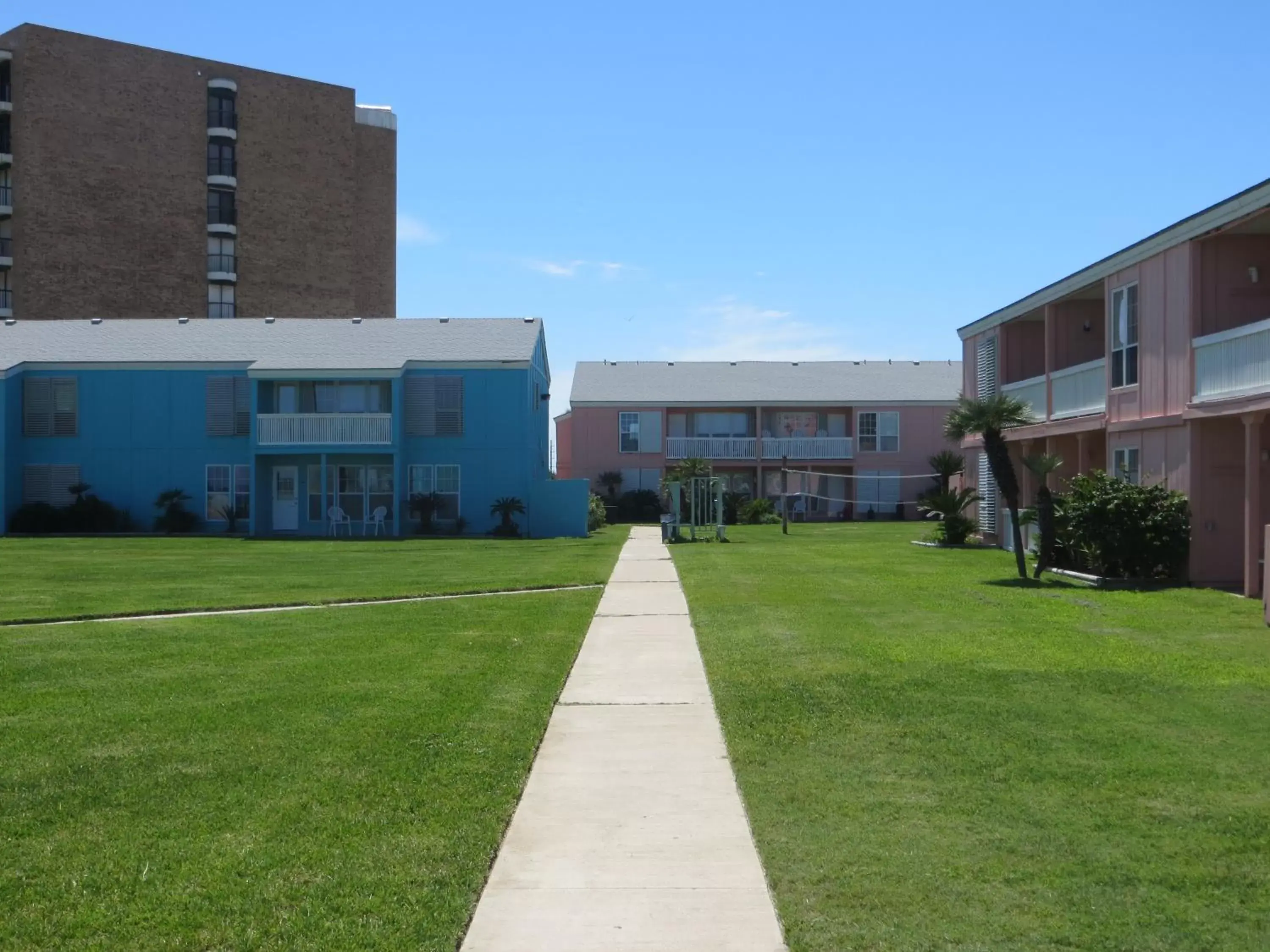Property building in Executive Keys Condominiums on the Beach Property building in Executive Keys Condominiums on the Beach