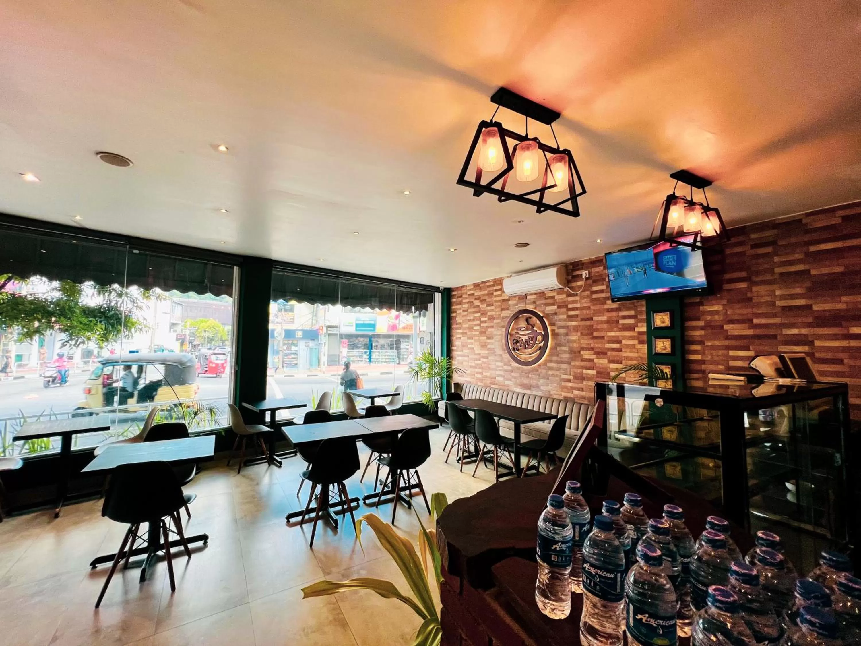 Restaurant/places to eat in Bed Station 210