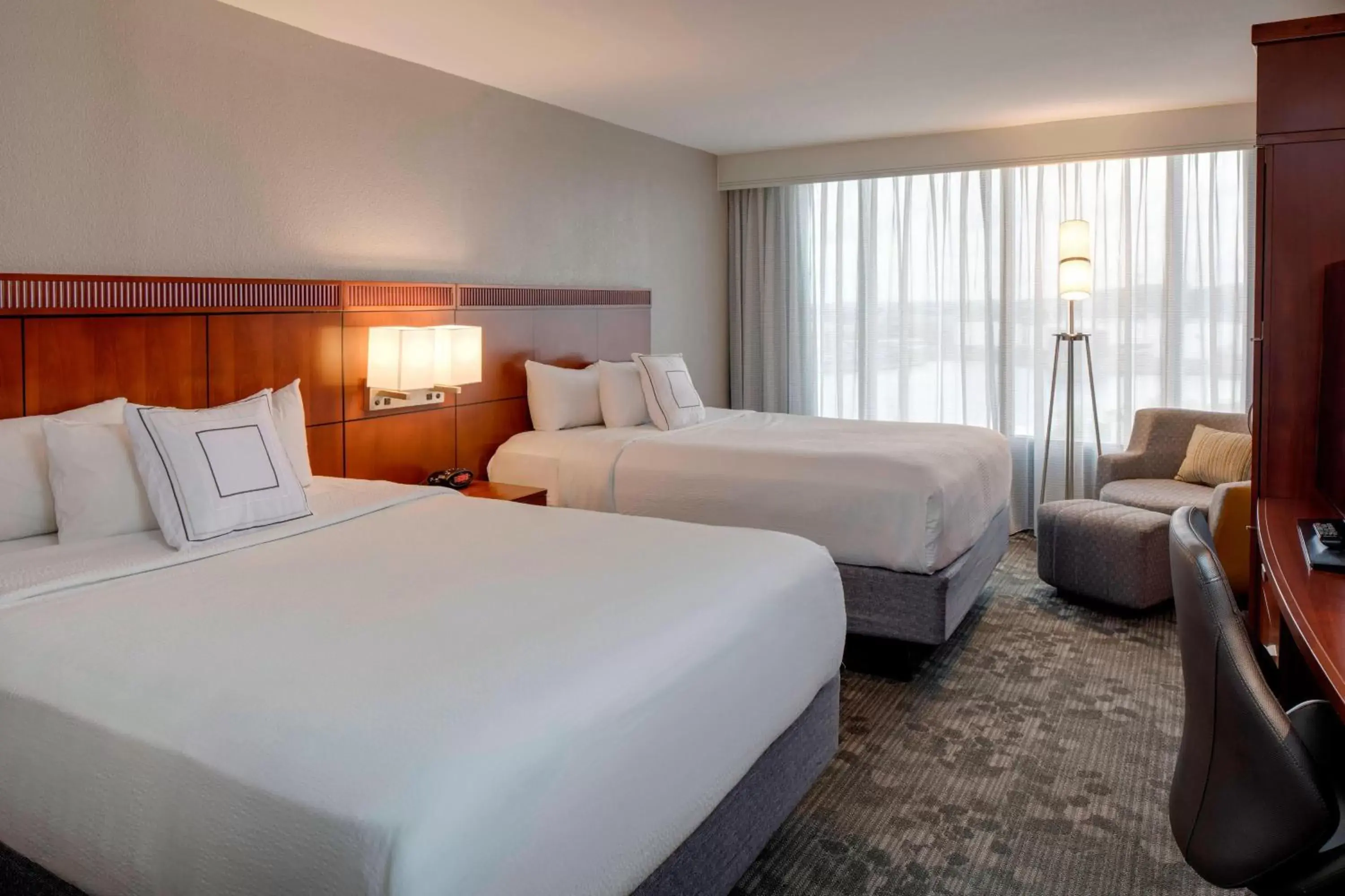 Photo of the whole room, Bed in Courtyard by Marriott Boston Logan Airport