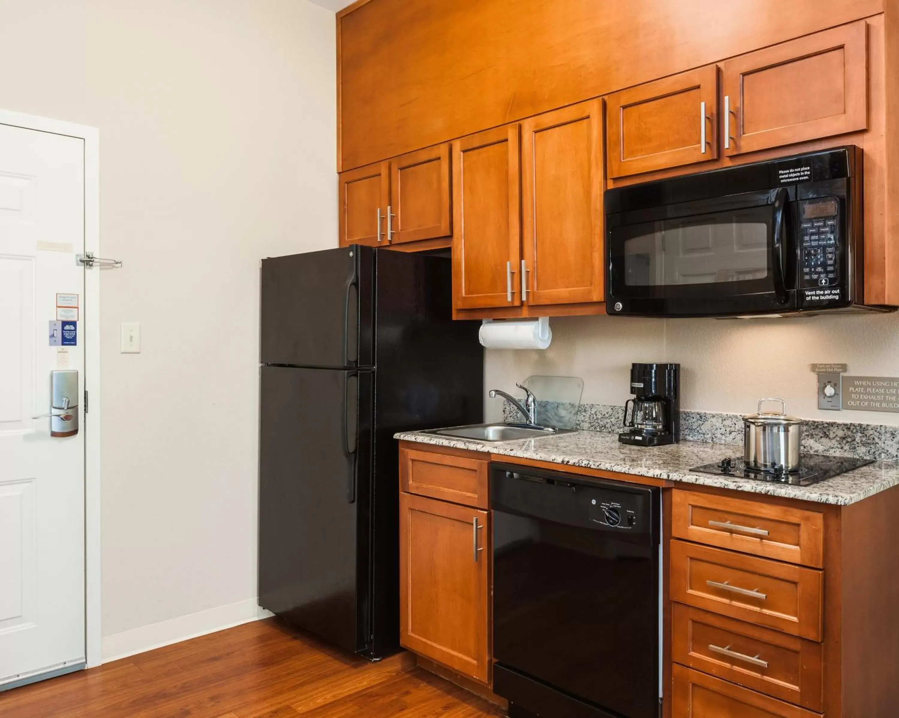 Photo of the whole room, Kitchen/Kitchenette in Candlewood Suites Houston I-10 East, an IHG Hotel