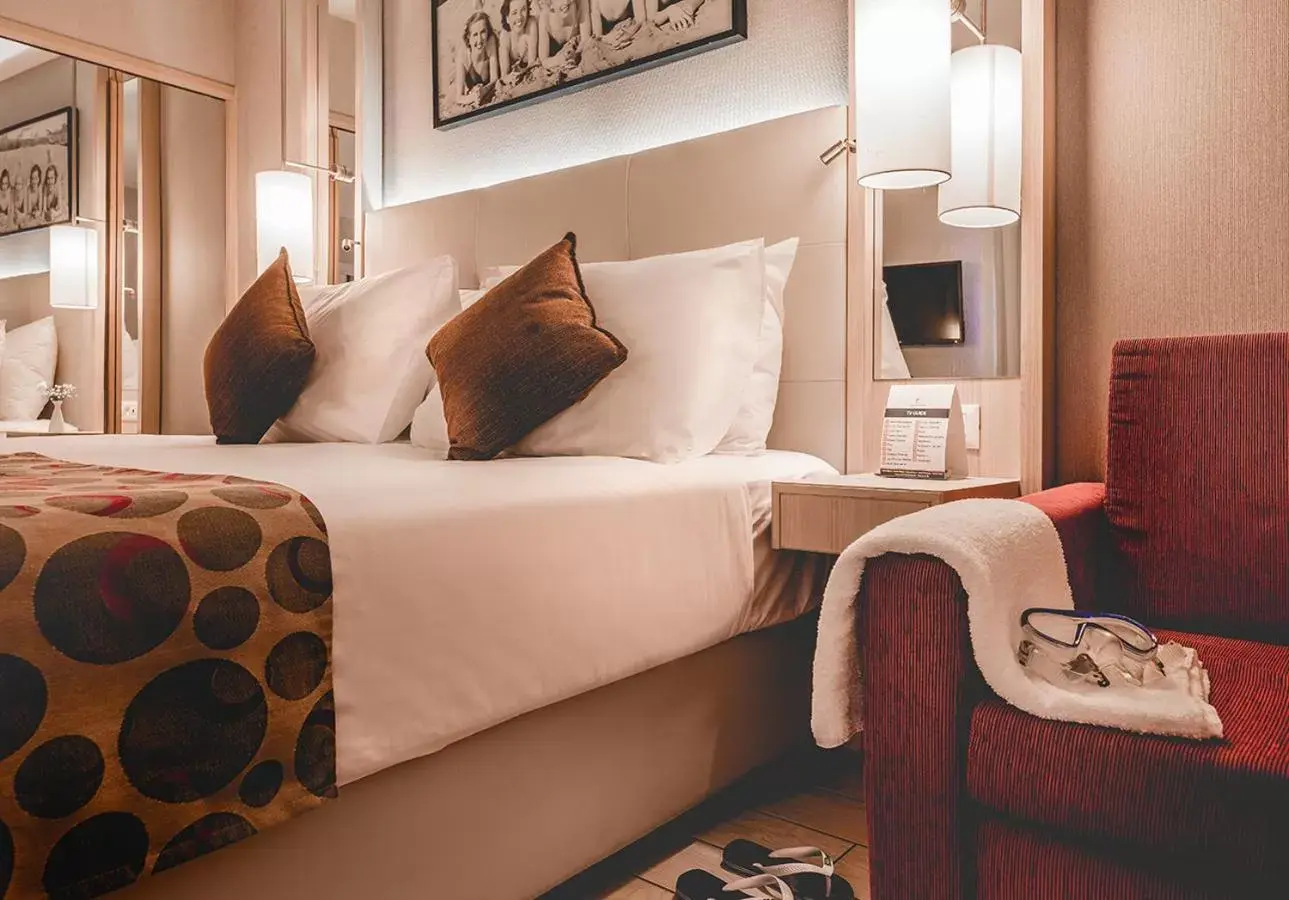 Bedroom, Bed in Astral Maris Hotel