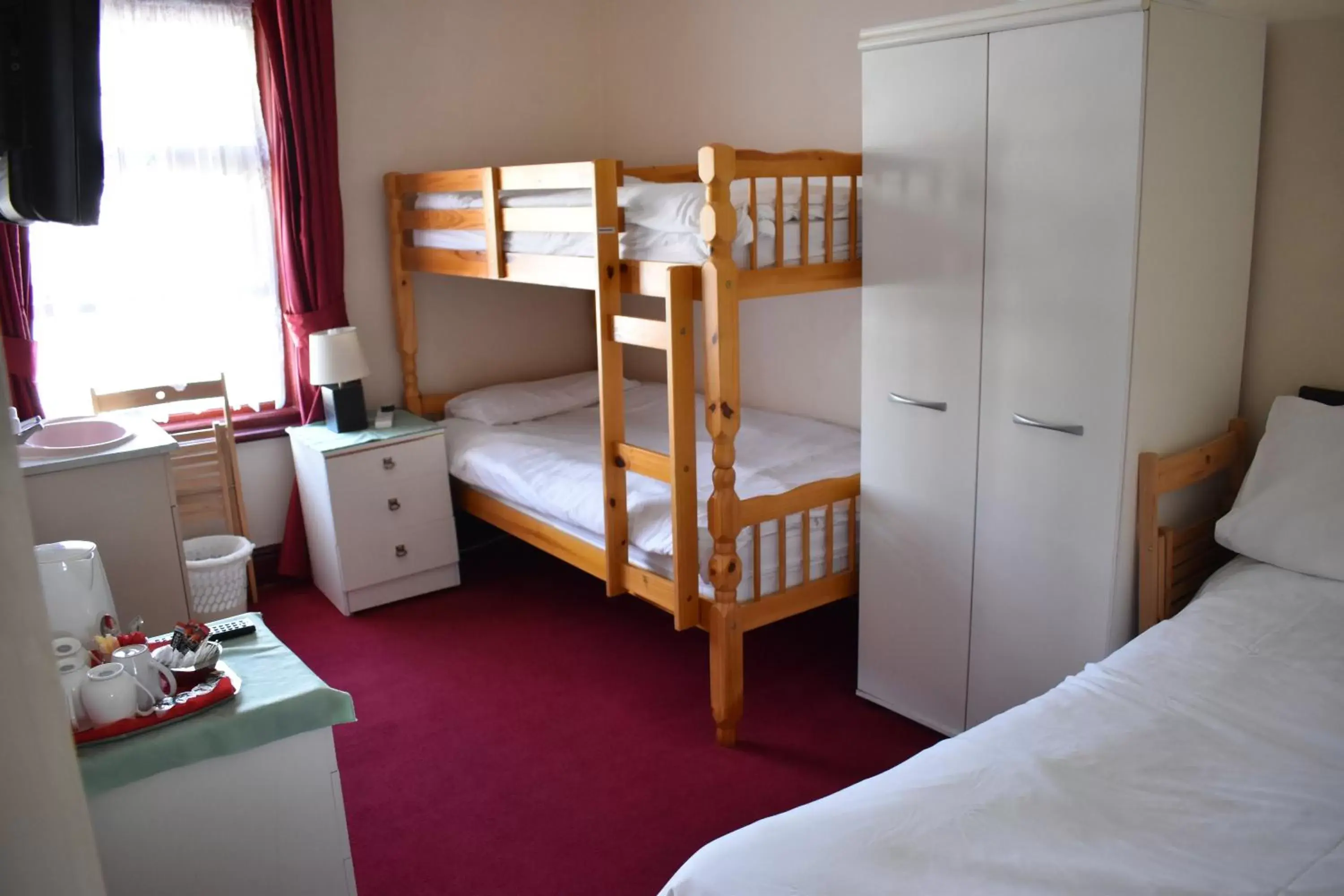 Bedroom in Lyndhurst Hotel