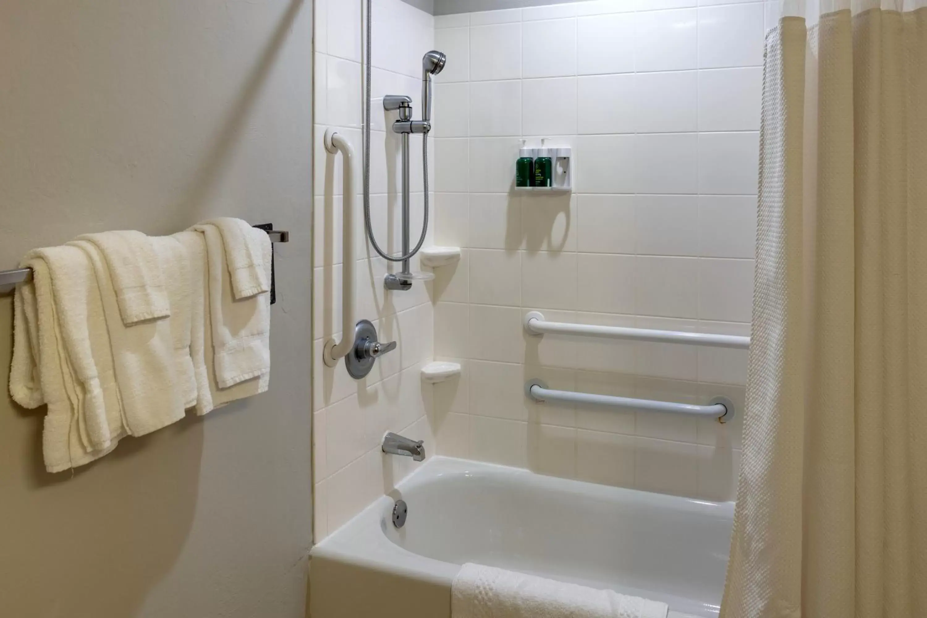 Bathroom in Courtyard by Marriott Oklahoma City North/Quail Springs