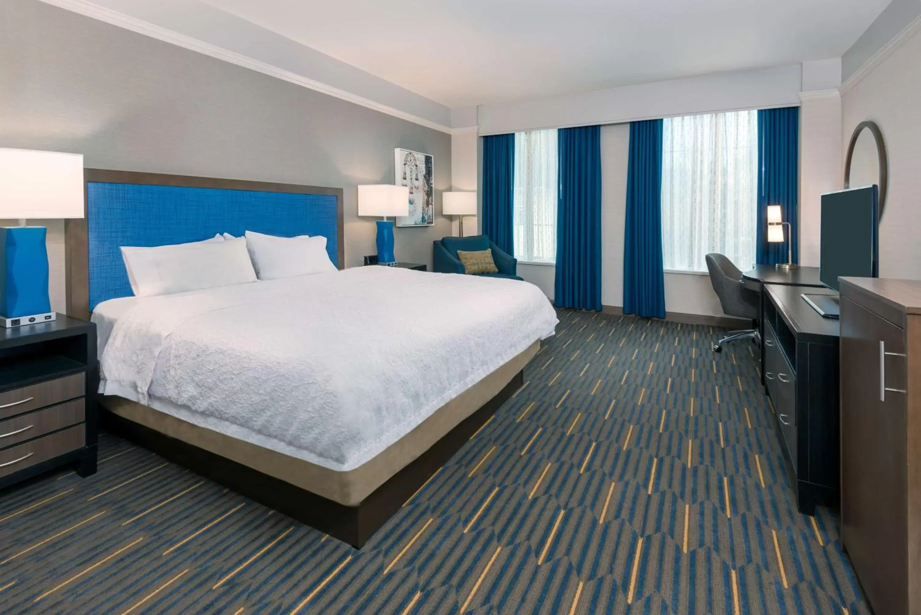 Bed in Hampton Inn & Suites Buffalo/Downtown