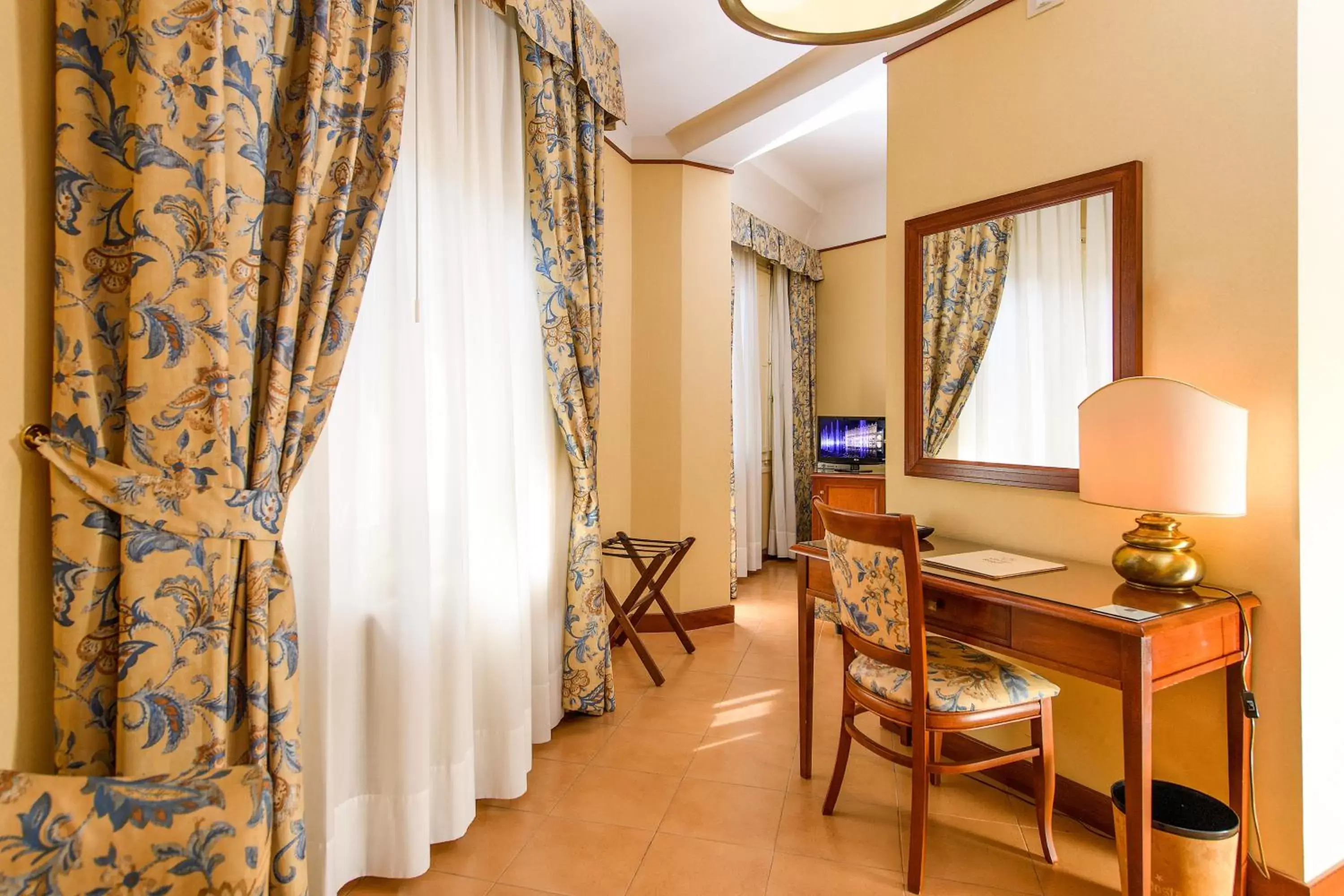 Photo of the whole room, TV/Entertainment Center in Albergo Reggio