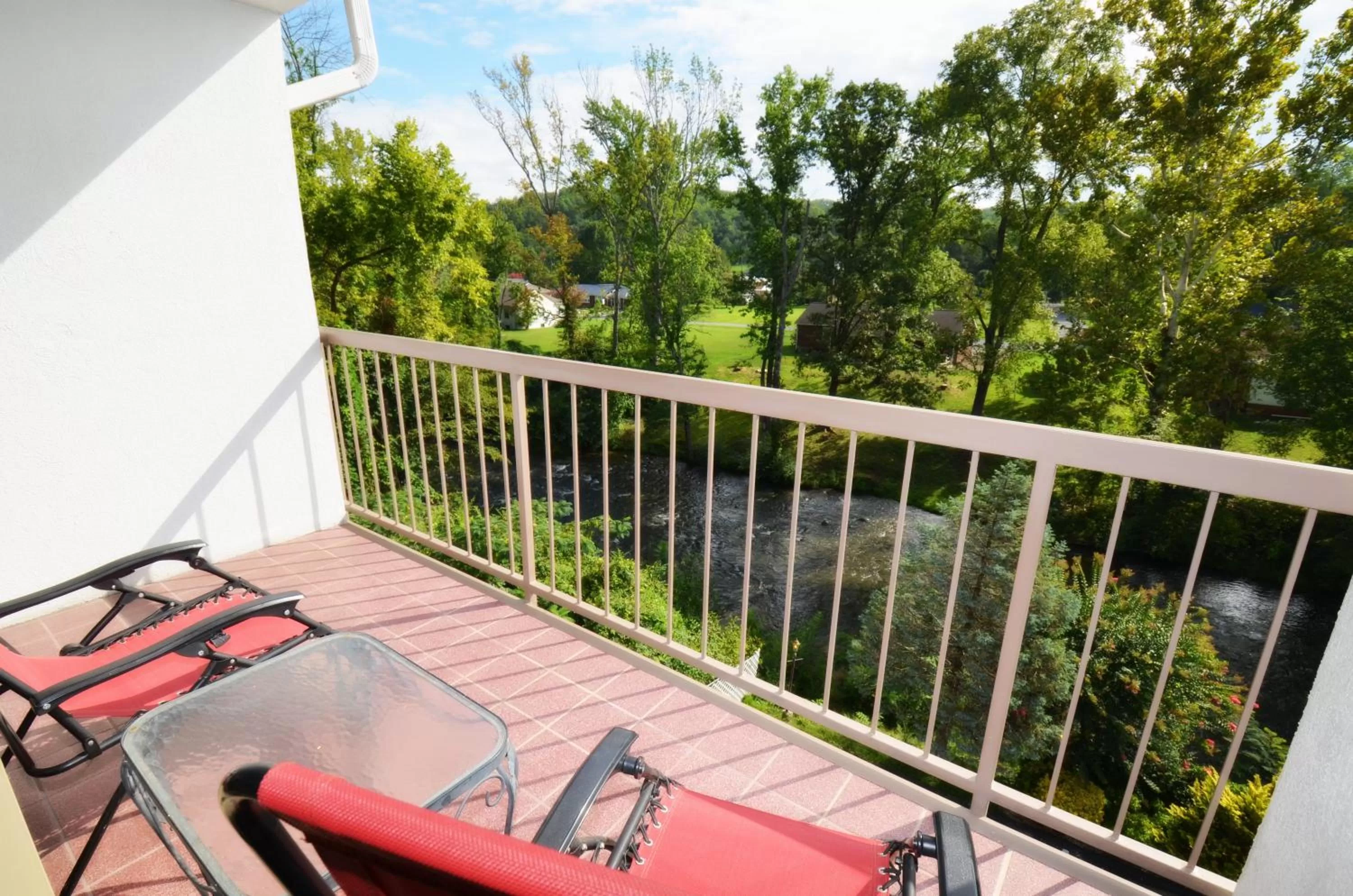 River view, Balcony/Terrace in Rivergate Mountain Lodge