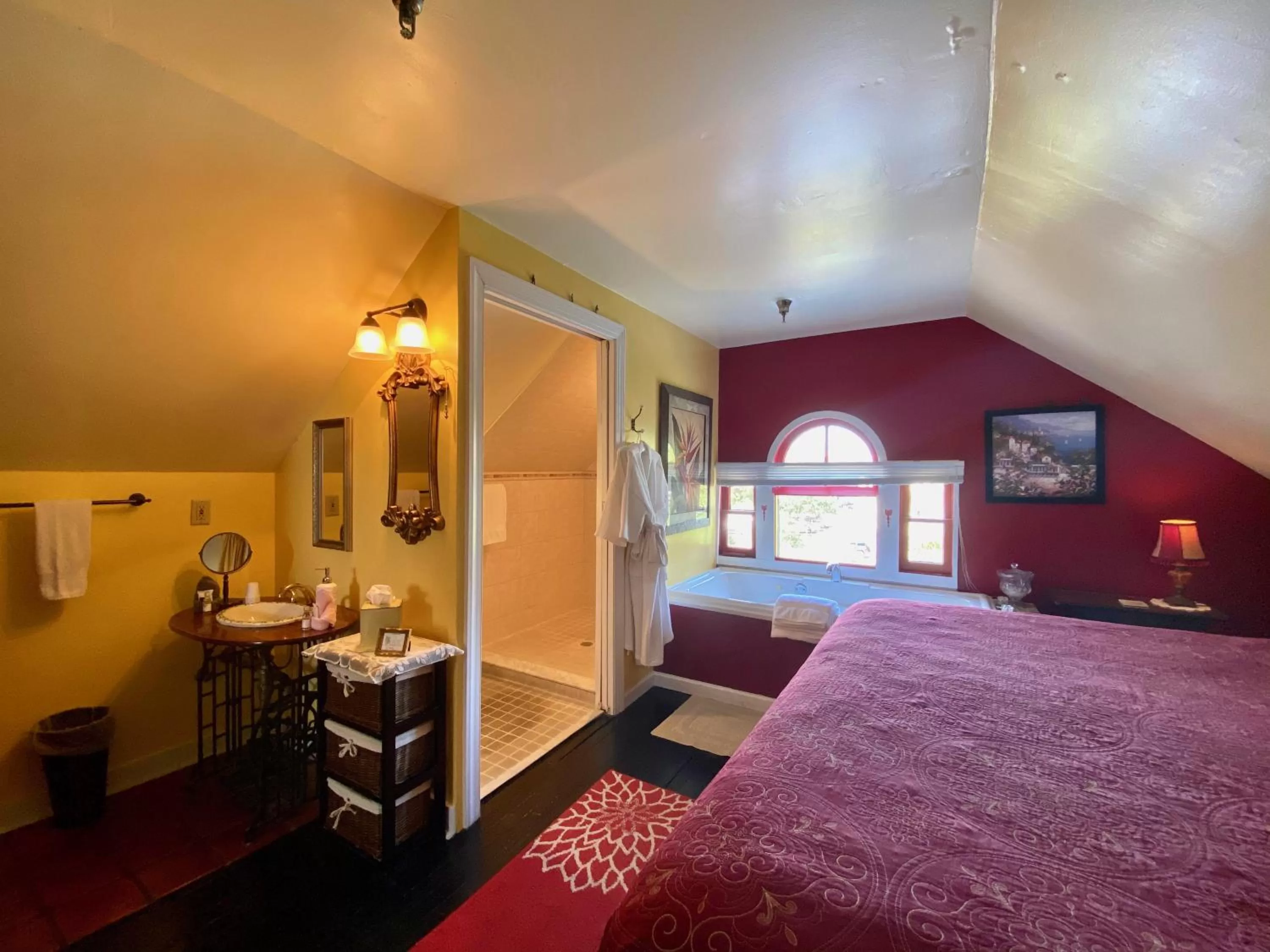 Decorative detail, Bed in Penny Farthing Inn