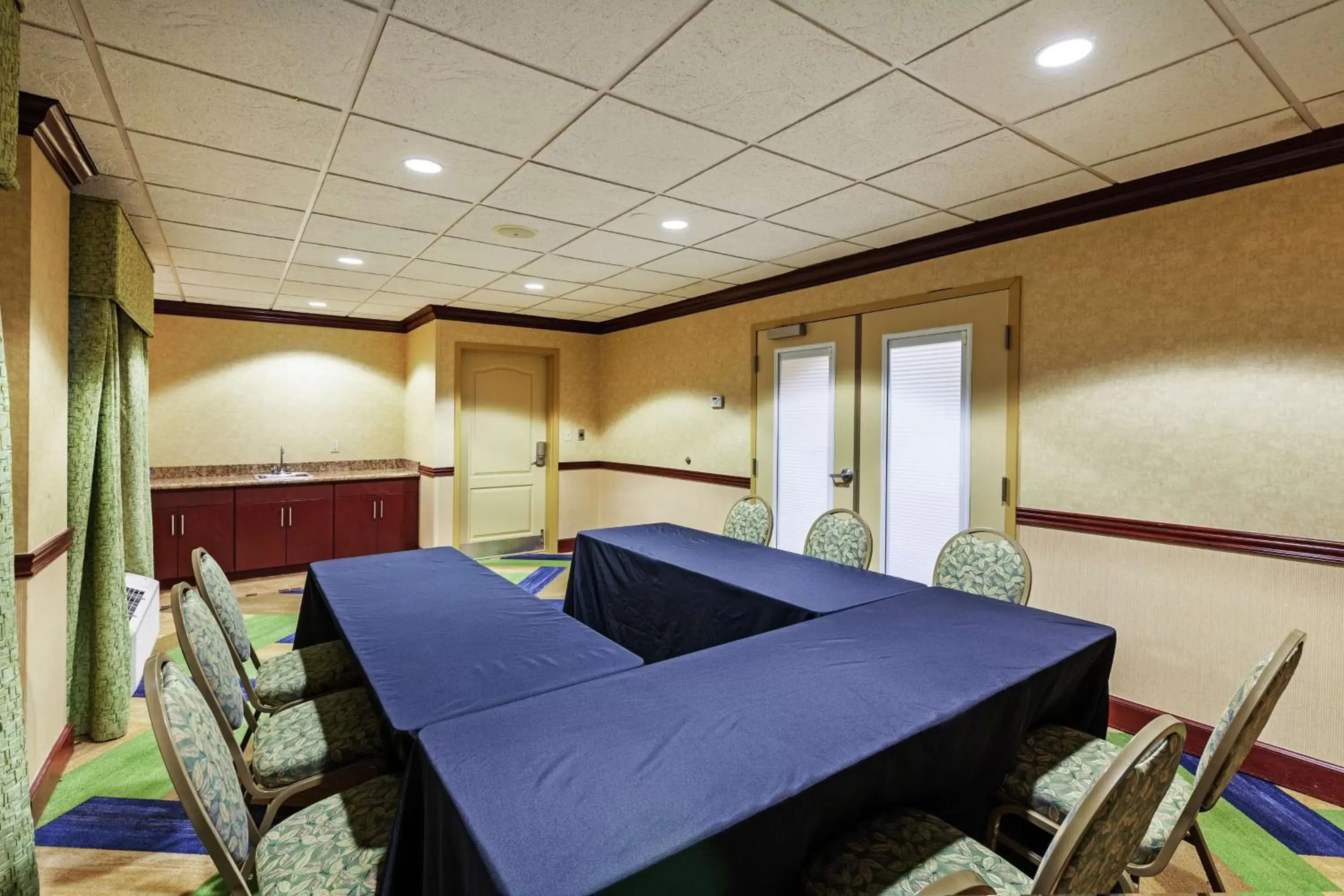 Meeting/conference room in Hampton Inn & Suites Owasso