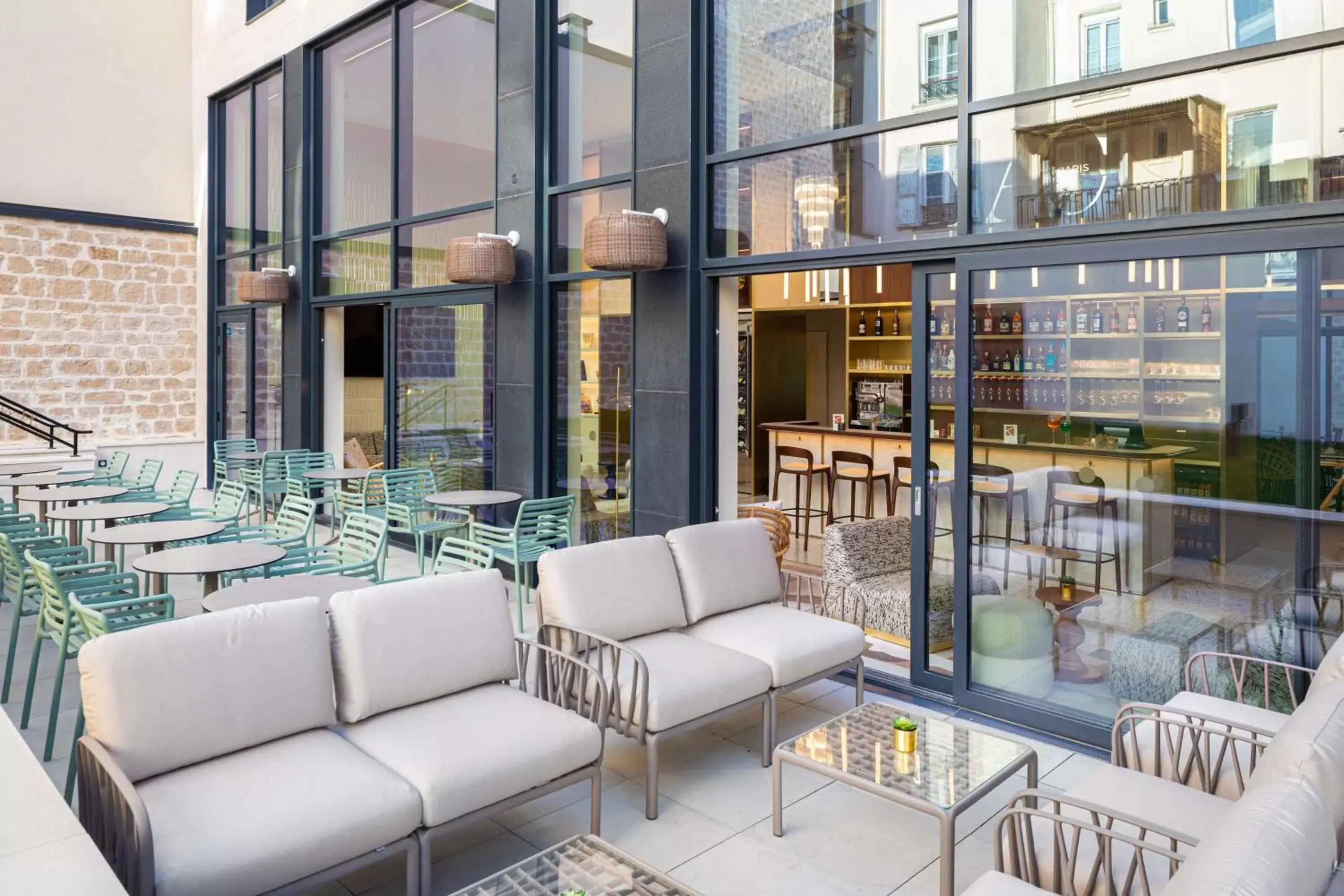 Lounge or bar in Hotel Yac Paris Clichy, a member of Radisson Individuals