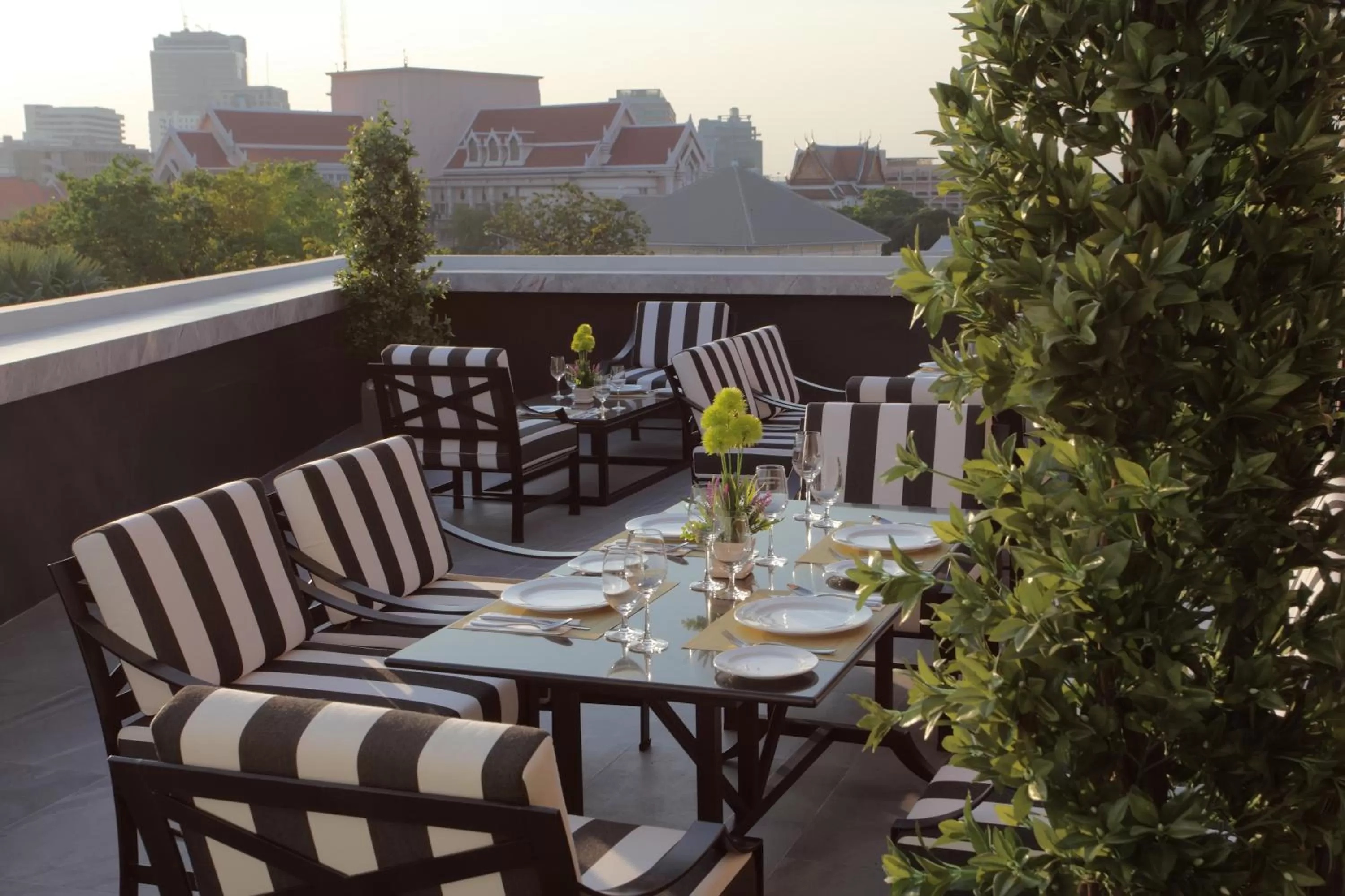 Dining area in Villa De Khaosan by Chillax