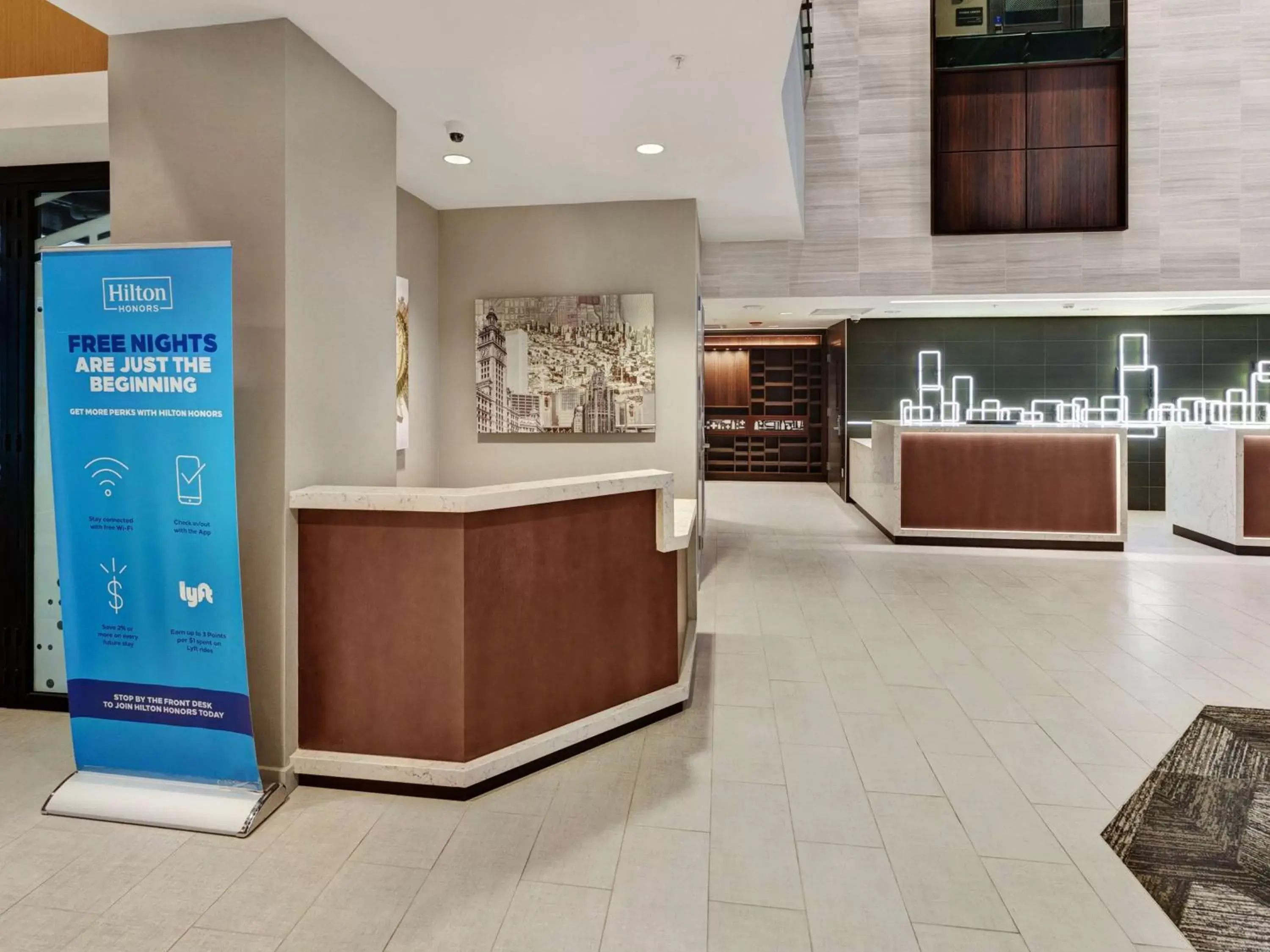 Lobby or reception, Kitchen/Kitchenette in Hampton Inn & Suites Chicago-Downtown