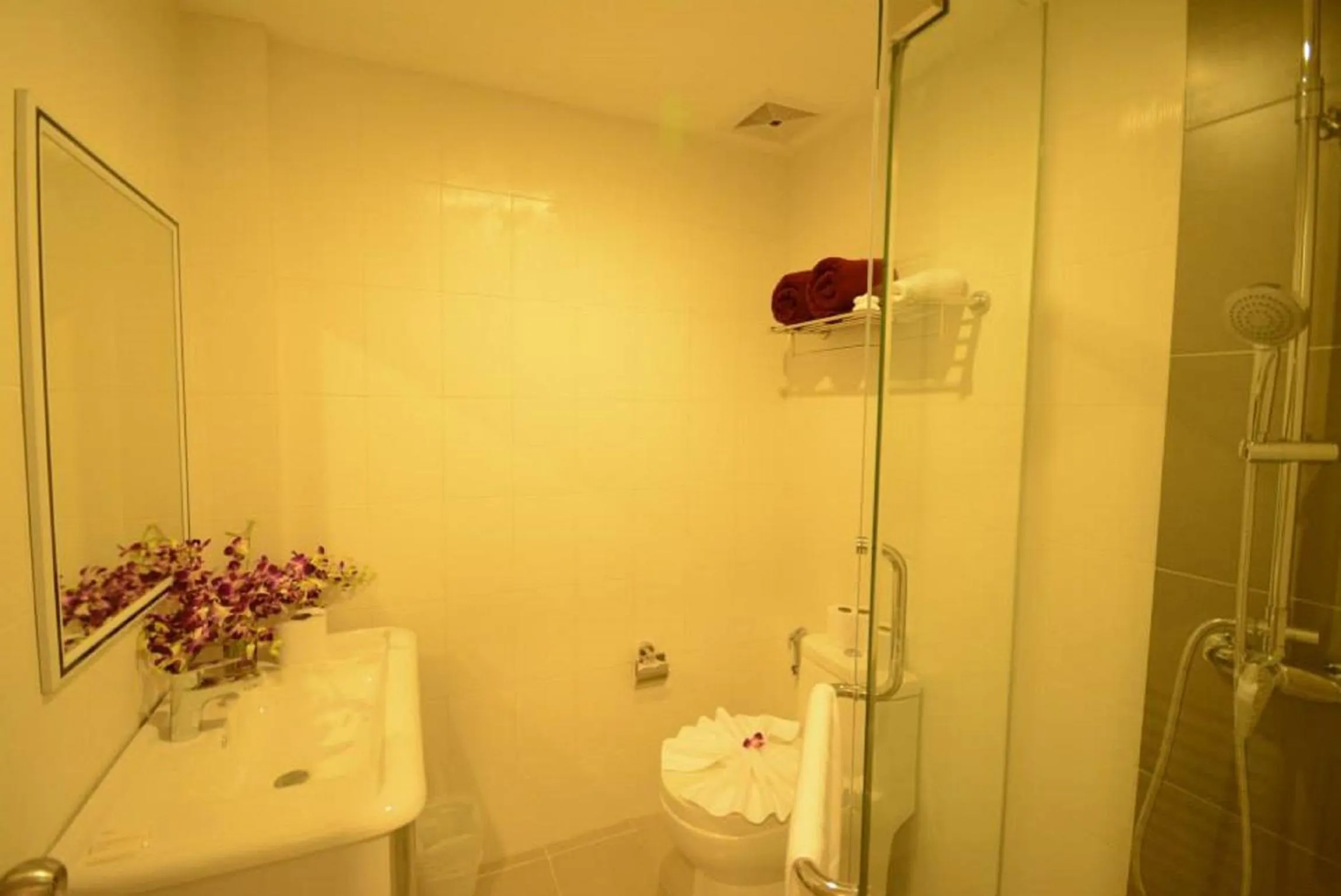 Shower in The Patong Center Hotel
