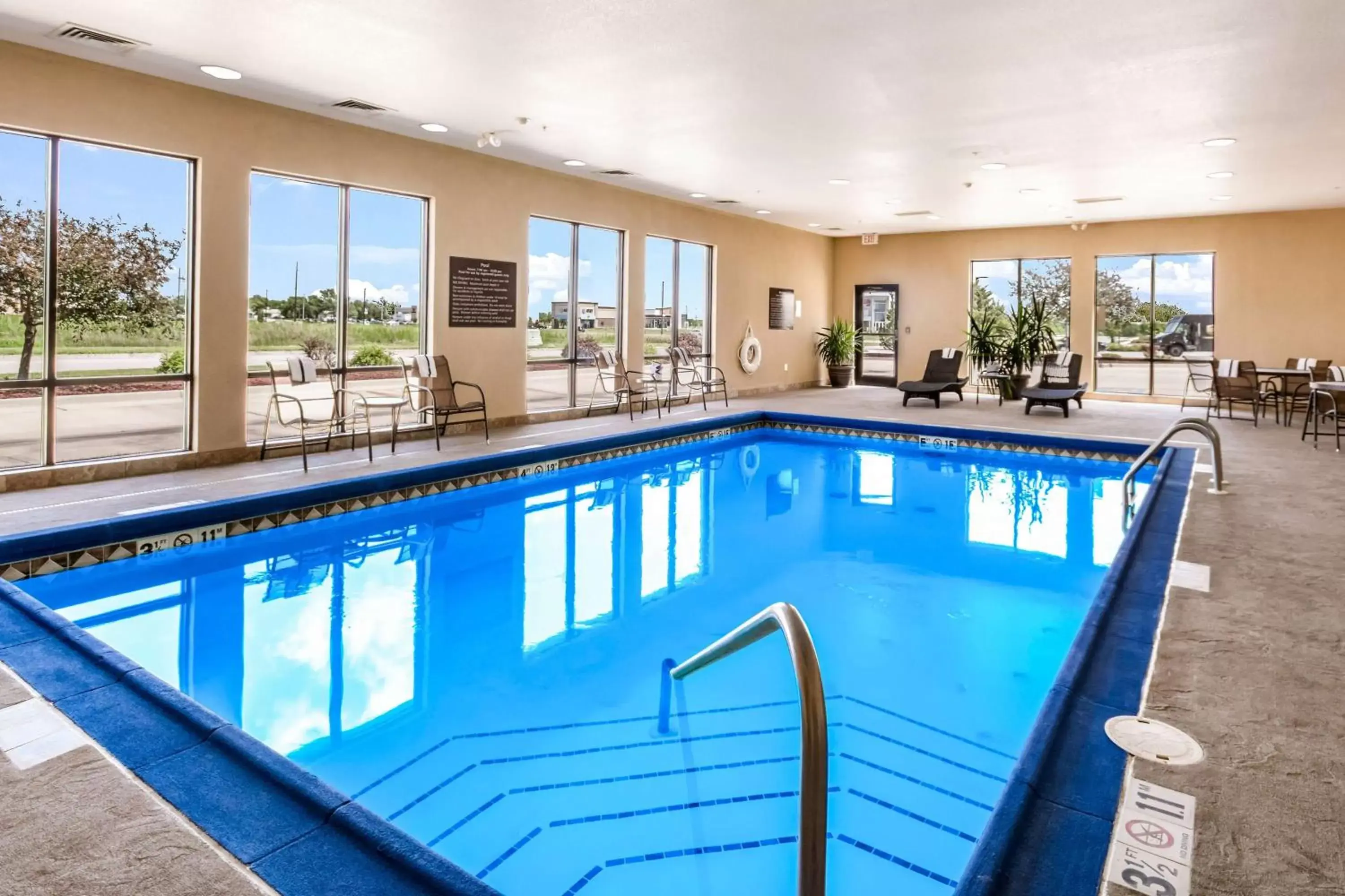 Pool view, Swimming Pool in Hampton Inn Derby-Wichita Southeast