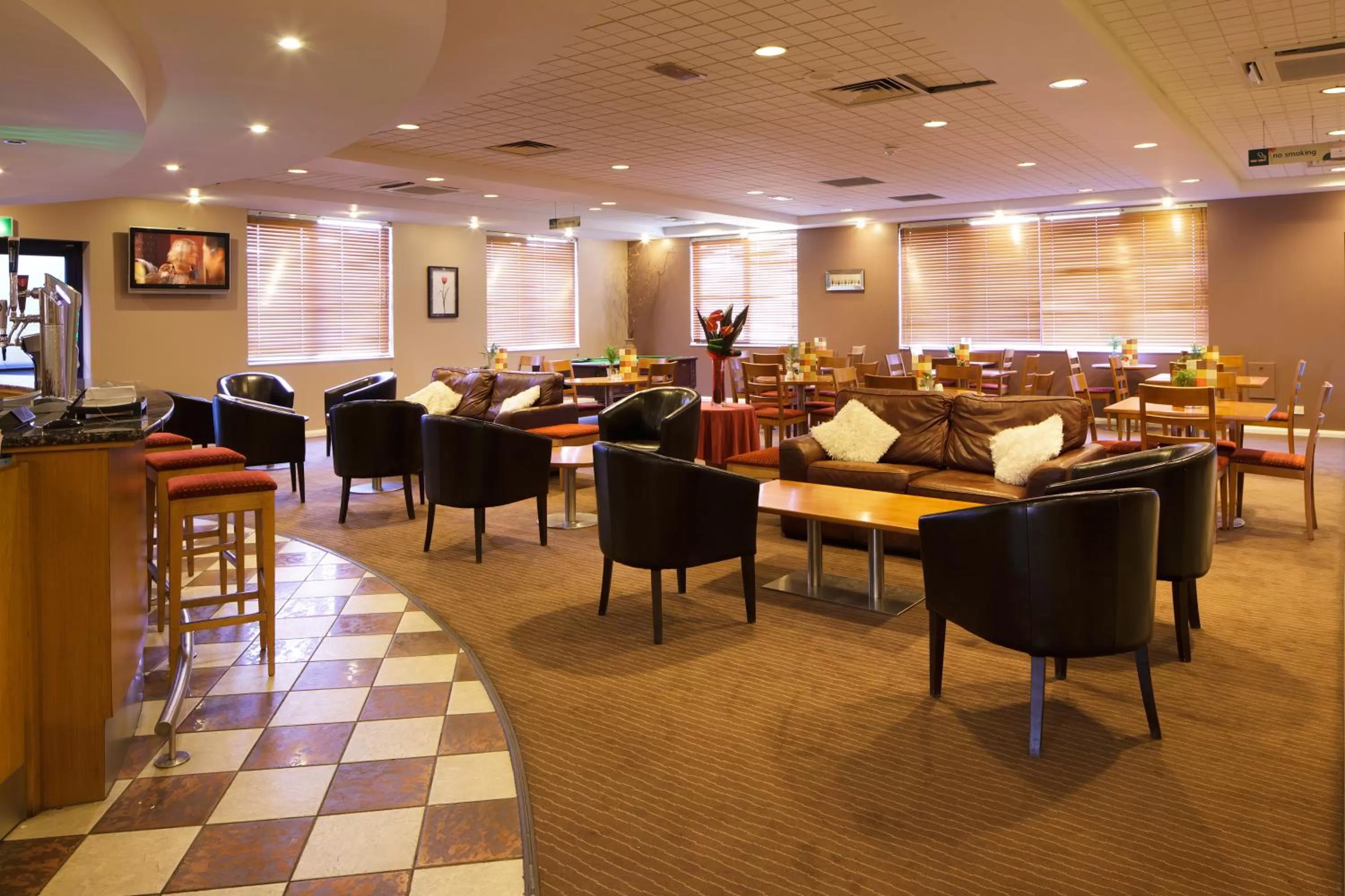 Restaurant/places to eat in ibis Chesterfield Centre – Market Town