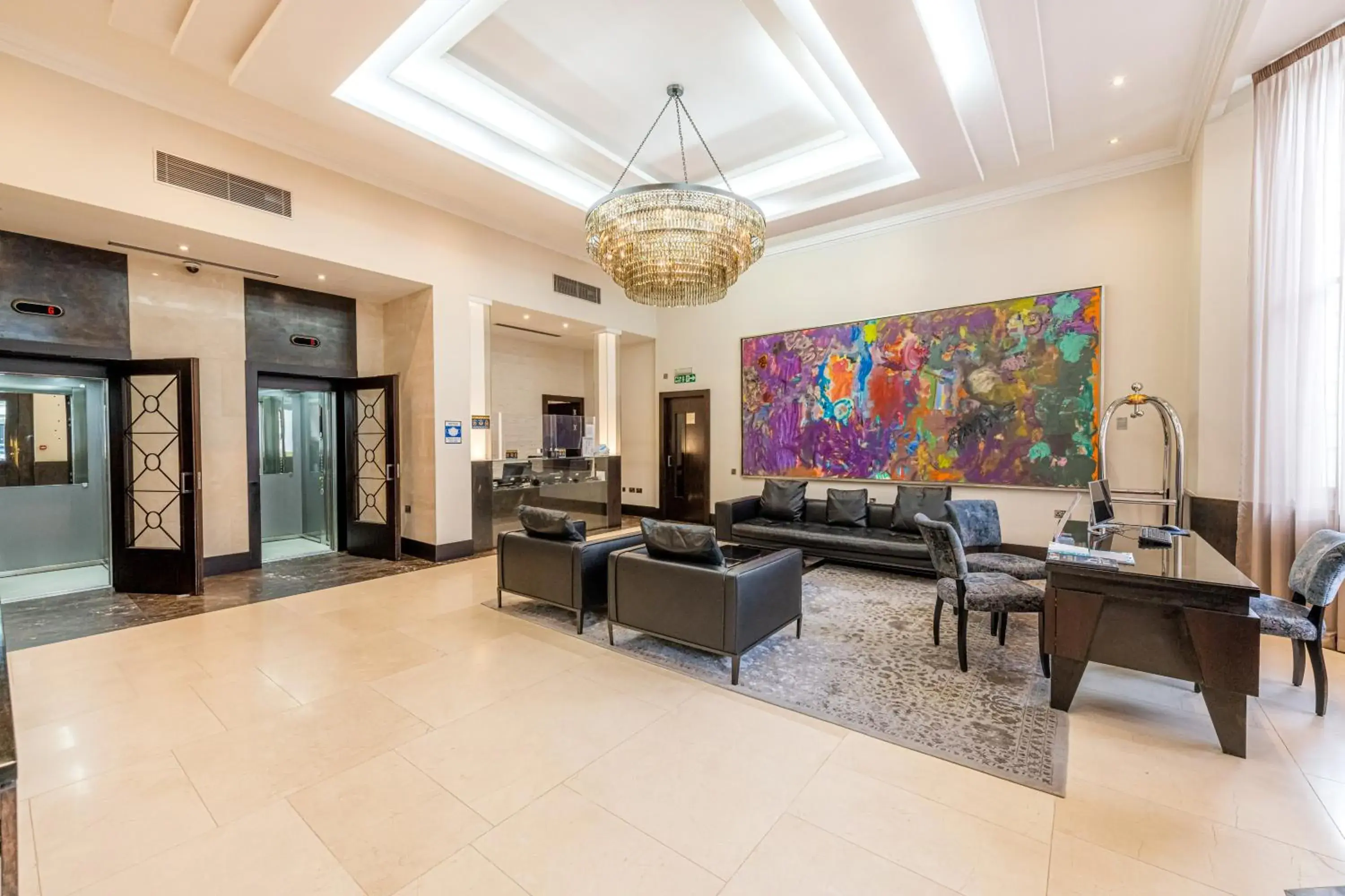 Lobby or reception in 130 Queen's Gate Apartments