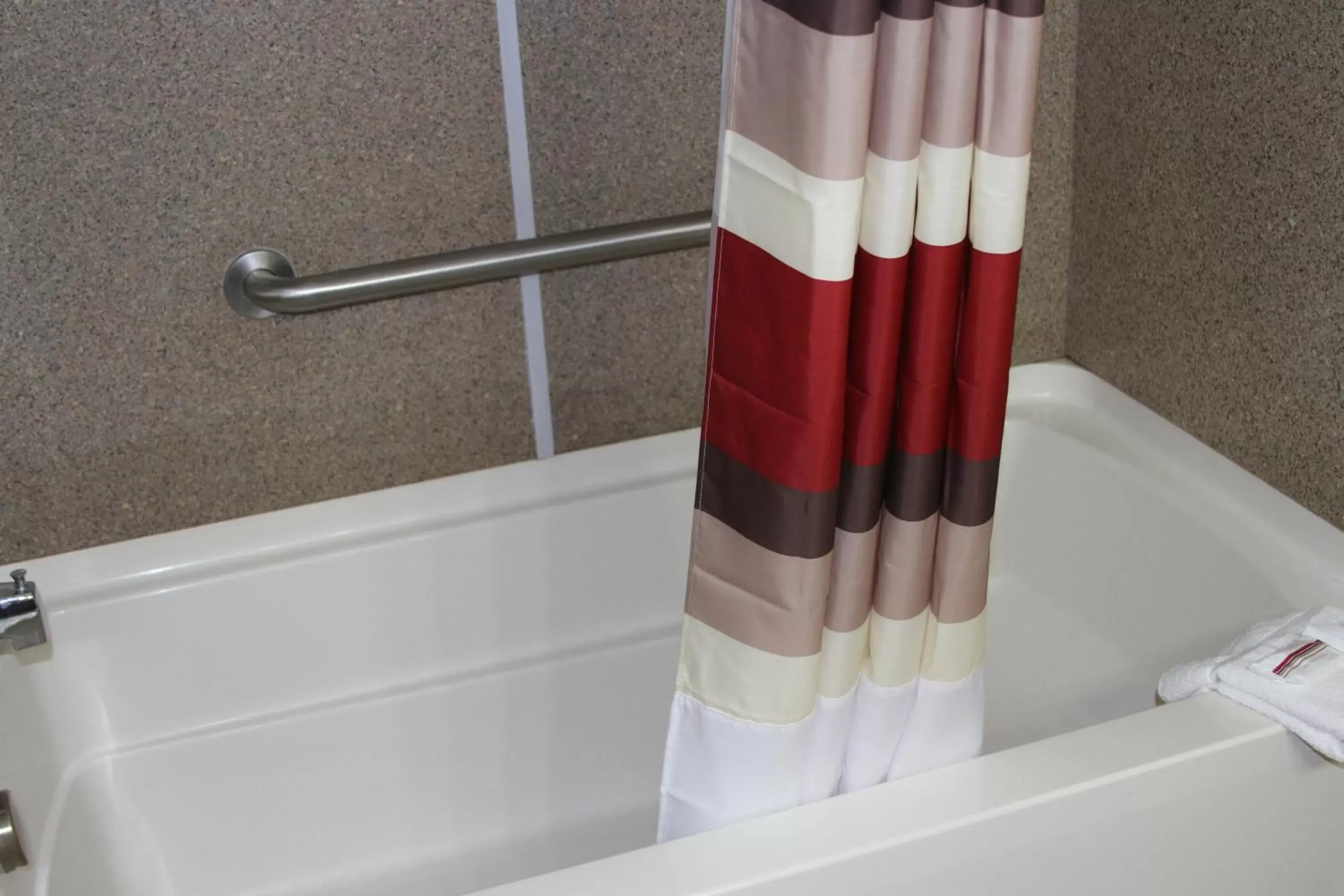 Superior King Room Disability Access Non-Smoking in Red Roof Inn & Suites Detroit - Melvindale/Dearborn Superior King Room Disability Access Non-Smoking in Red Roof Inn & Suites Detroit - Melvindale/Dearborn