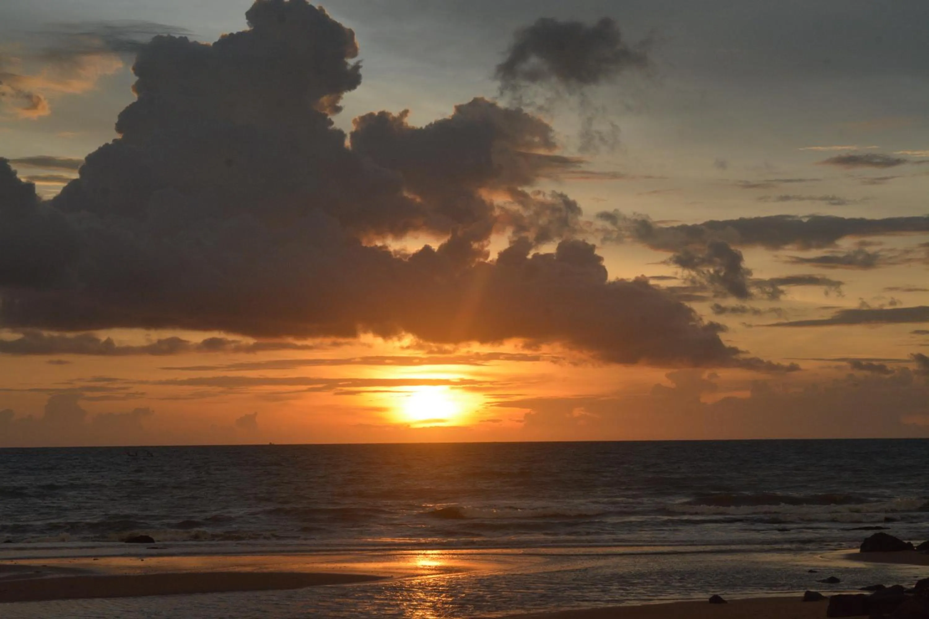 Sunset in Lanta IL Mare Beach Resort