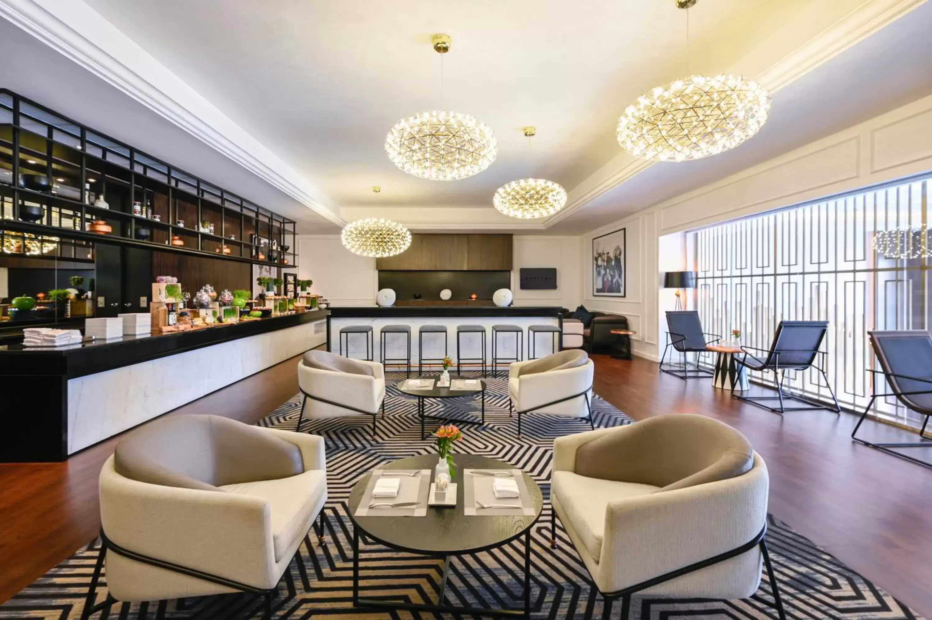 Lounge or bar, Lounge/Bar in Sofitel Dubai Jumeirah Beach